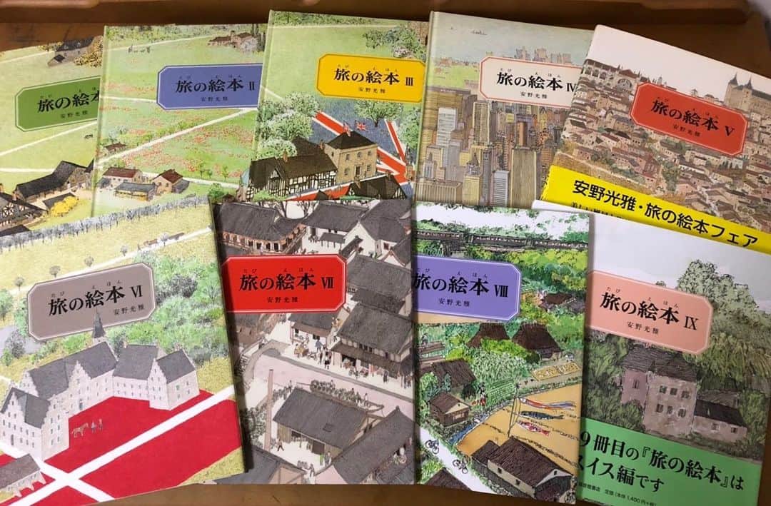 のインスタグラム：「わたしが1番好きな絵本は この『旅の絵本』シリーズ。  繊細で美しい風景が表現されている。淡い色使いに、ところどころに散りばめられた遊び心。 文字は一切ないけれど 一冊の中から、いろんな物語を感じ取れる そんな素敵な作品です。  わたしは、この本が本当に本当に大好きで 小さい頃は クリスマスや誕生日に 両親からプレゼントしてもらっていました。  大人になってからも シリーズ全ての絵本を買い続け 実家に帰ったときには 読み返していました。  こんな素敵な世界を作る安野さんに 一度お会いしてみたい という ささやかな夢を持っていたのですが、 叶わないものとなってしまいました。  心よりお悔やみ申し上げます。  #旅の絵本」