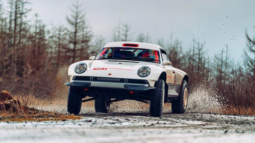のインスタグラム：「This makes me happy, well done to the guys at @singervehicledesign & @tuthillporsche. Great to see that Coachbuilding is back in a big way 💪🏽」