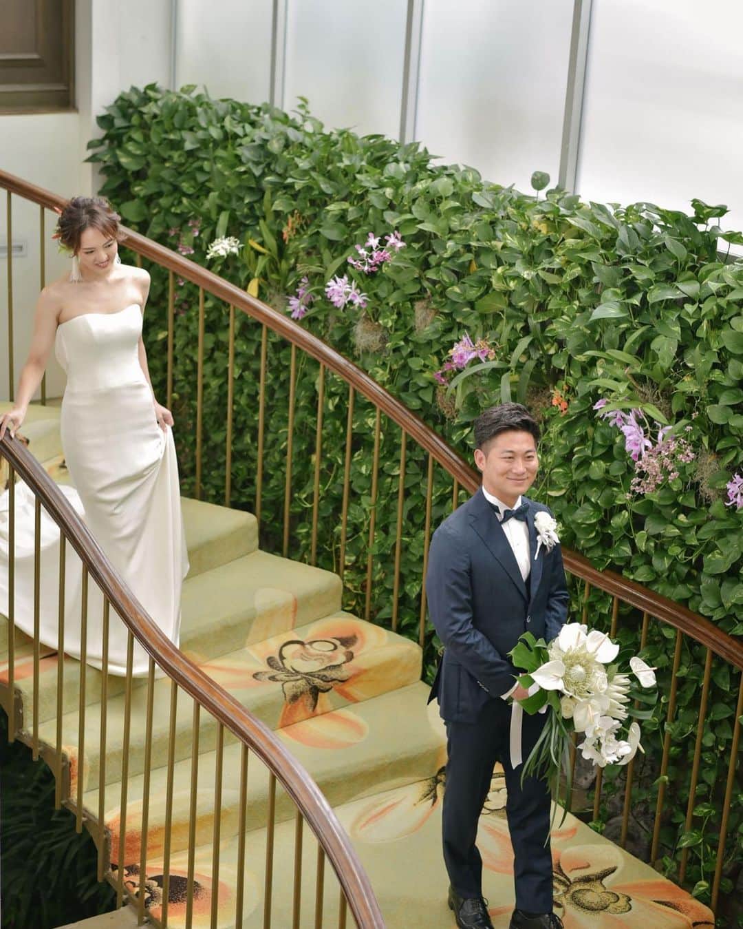 ハワイ挙式のCheersWedding チアーズウェディングのインスタグラム：「*﻿ ハワイ挙式ならCheers Wedding ﻿ ﻿  Wedding▶︎Kahala hotel﻿ 世界屈指の由緒あるホテル「ザ・カハラ・ホテル&リゾート」﻿ ﻿ ビーチとトロピカルガーデンに囲まれた絶景のロケーションには、世界中のセレブリティたちが訪れます。﻿ ﻿ ***********************﻿ ﻿ ◆ウェディングパーク海外﻿ チアーズウェディングで検索！﻿ https://foreign.weddingpark.net/agentlist/100063/  ﻿ ◆ウェディングフォトはこちら﻿ @cheers_photowedding ﻿ ﻿ #チアーズウェディング﻿ #チアーズウエディング﻿ #ハワイウェディング ﻿ #海外ウェディング﻿ #リゾートウェディング﻿ #リゾ婚ハワイ﻿ #海外挙式﻿ #ハワイ挙式﻿ #ハワイ婚﻿ #ハワイ結婚式﻿ #ハワイ旅行﻿ #cheerswedding﻿ #hawaiiwedding﻿ #ハワイハネムーン﻿ #ハワイウェディング迷子﻿ #ハワイウェディングプロデュース﻿ #プレ花嫁﻿ #花嫁準備﻿ #ハワイ花嫁﻿ #ワーキング花嫁﻿ #おしゃれ花嫁﻿ #おしゃれ花嫁さんと繋がりたい ﻿ #ラグジュアリーウェディング﻿ #式場迷子﻿ #親族婚﻿ #式場探し﻿ #カハラホテルウェディング﻿ #カハラホテル ﻿ #kahalahotelwedding﻿ #kahalahotel」