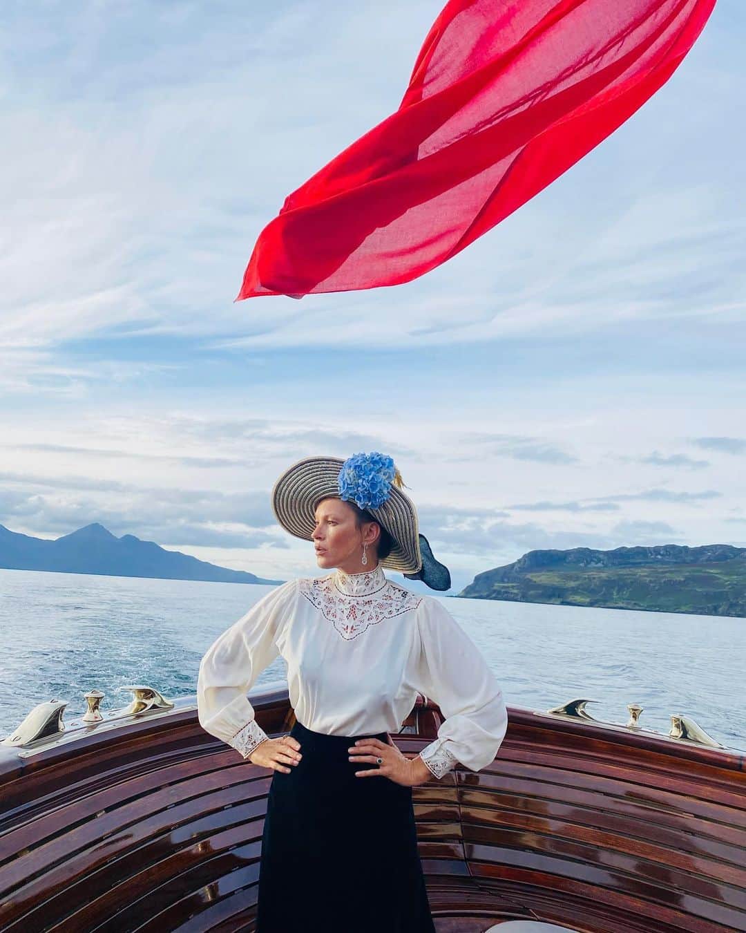 キム・ジョーンズのインスタグラム：「Happy birthday to our Fair Lady @katemossagency in Scotland many moons ago ❤️❤️❤️❤️❤️❤️❤️❤️」