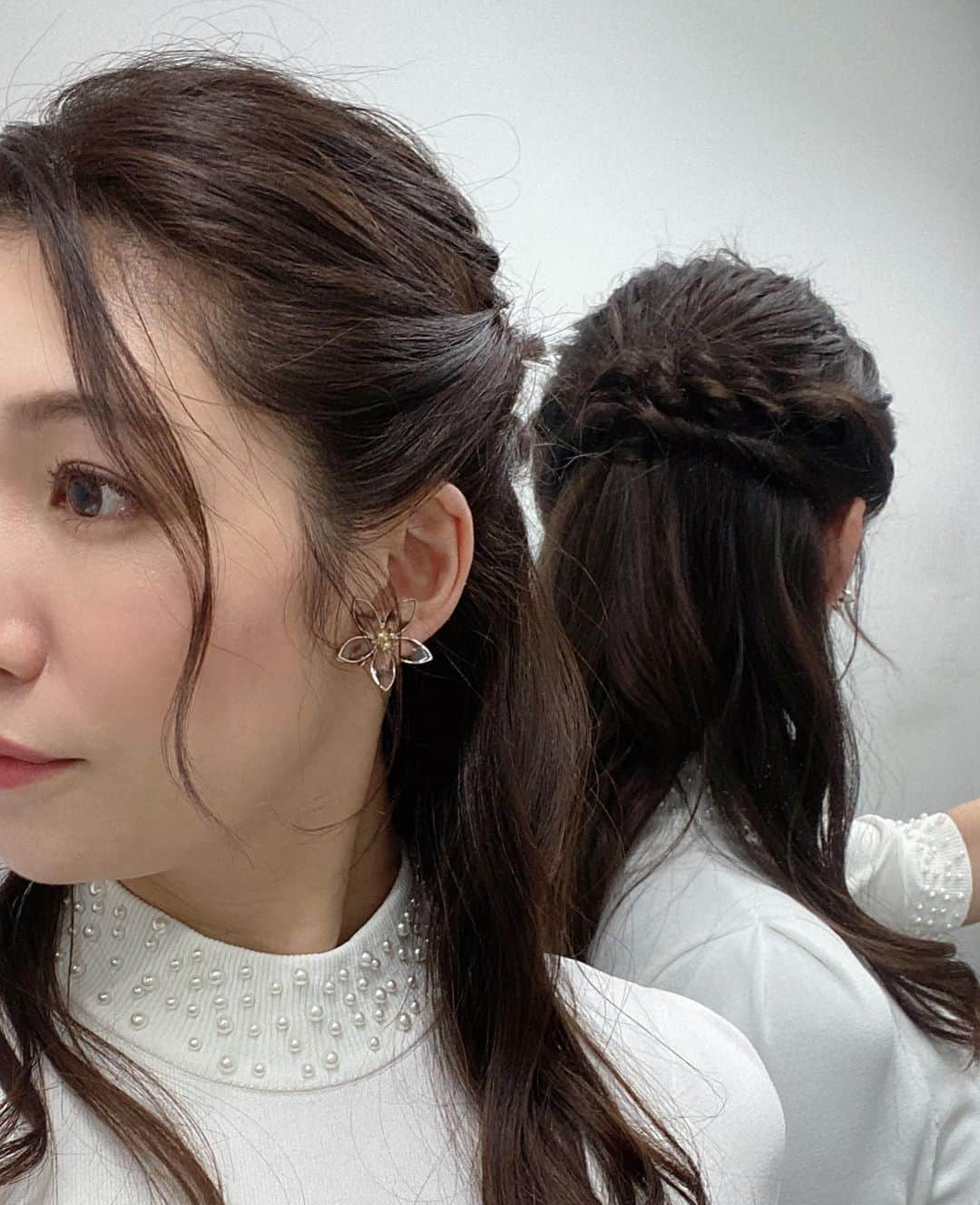 穂川果音さんのインスタグラム写真 - (穂川果音Instagram)「hair style  ハーフアップだよ♪  earring→ @roomx601  #ゆる巻き #ハーフアップ #hairstyle #hairarrange #イヤリング　#アベプラ 　#ハーフアップアレンジ　#earrings」1月16日 15時11分 - hokawakanonn