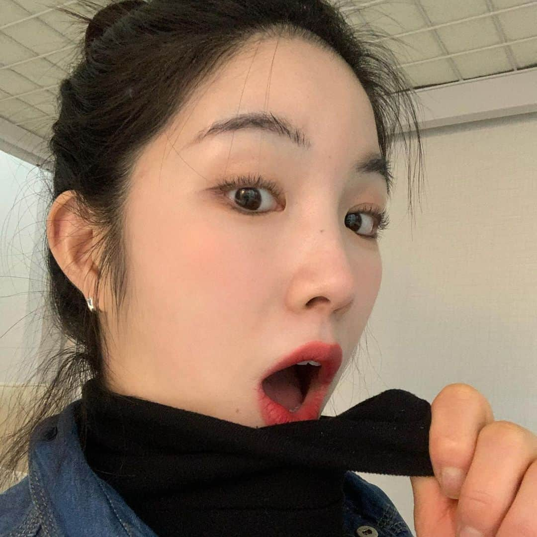 ジエンさんのインスタグラム写真 - (ジエンInstagram)「주말주말이다 🤖」1月16日 15時35分 - baejinyea