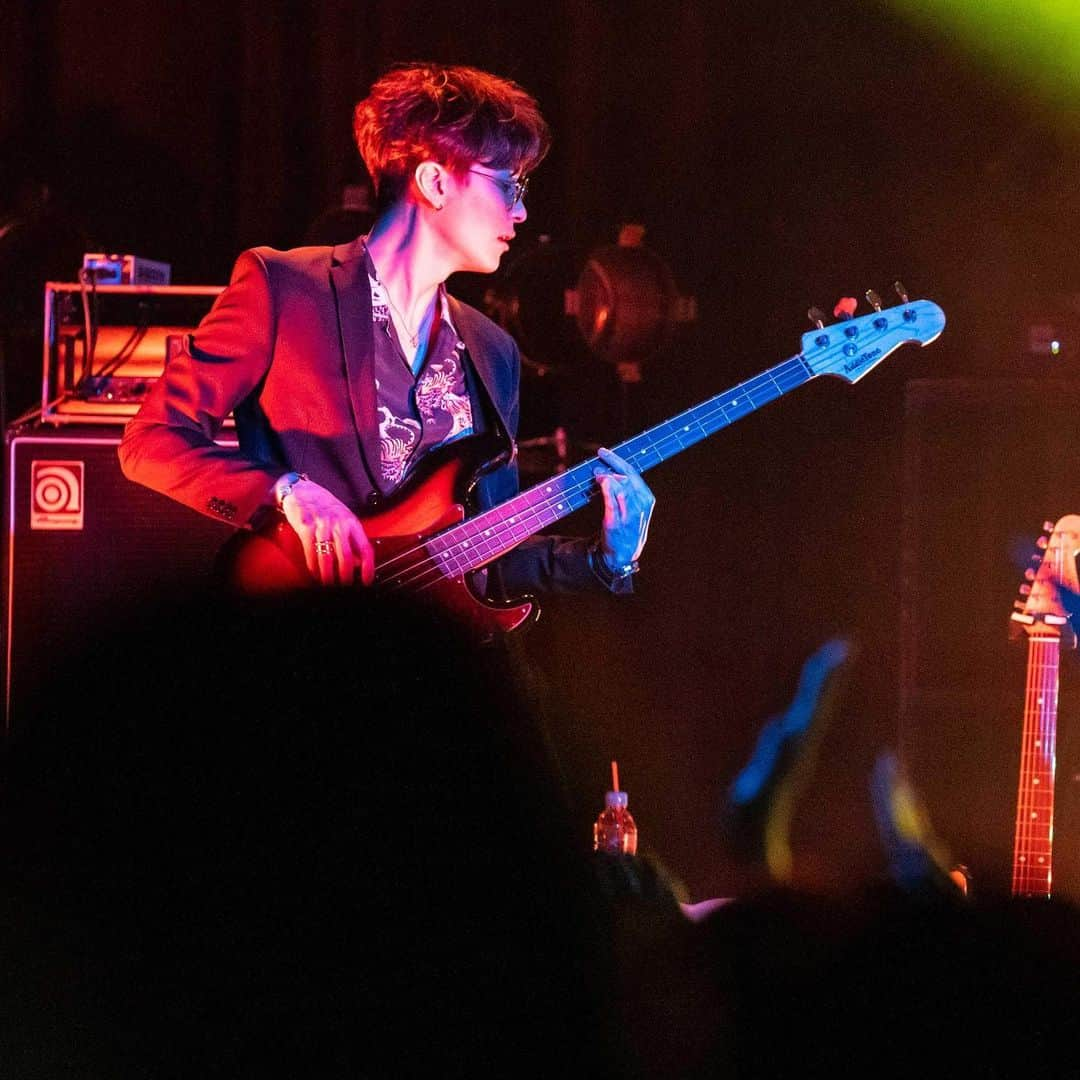 I Don't Like Mondays.さんのインスタグラム写真 - (I Don't Like Mondays.Instagram)「KENJI / on Bass Magazine WEB @kenji_idlms  📸 : @juny_inst / @_masaki_sato #ベーマガ」1月16日 15時39分 - idlms.official