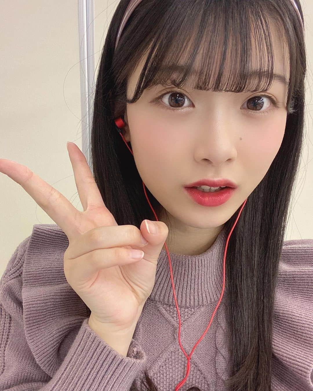 小越春花さんのインスタグラム写真 - (小越春花Instagram)「オンラインお話し会でした☺️🌷 初めましての方もたくさん来てくれて嬉しかったです！もちろんおなじみの方も！いつもありがとうございます😊 2021年はファンの方の数をもっと増やせるように頑張ります✊🏻具体的な目標は去年3倍！ #オンライン #カチューシャ」1月16日 15時48分 - haruka_2525_ngt48