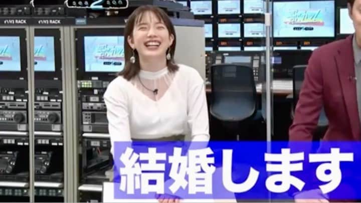 弘中綾香　ファンアカウントのインスタグラム：「・ 番組内２回目の結婚報告🤗💒 ・ #弘中綾香 #弘中ちゃん #弘中アナ #歌カツ  #歌カツ結婚報告 #霜降り明星」