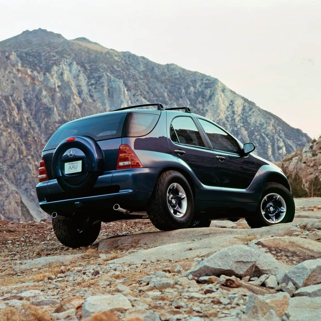 メルセデス・ベンツさんのインスタグラム写真 - (メルセデス・ベンツInstagram)「With the AAVision, Mercedes-Benz opened up a new chapter in its successful strategic product initiative in January 1996: the concept car was unveiled at the North American International Auto Show in Detroit. Twenty-five years ago, this car pointed in the direction that would be taken a good year later when the M-Class went into production in May 1997.  #MercedesBenz #AAVision #Concept #AllActivityVehicle」1月16日 16時01分 - mercedesbenz