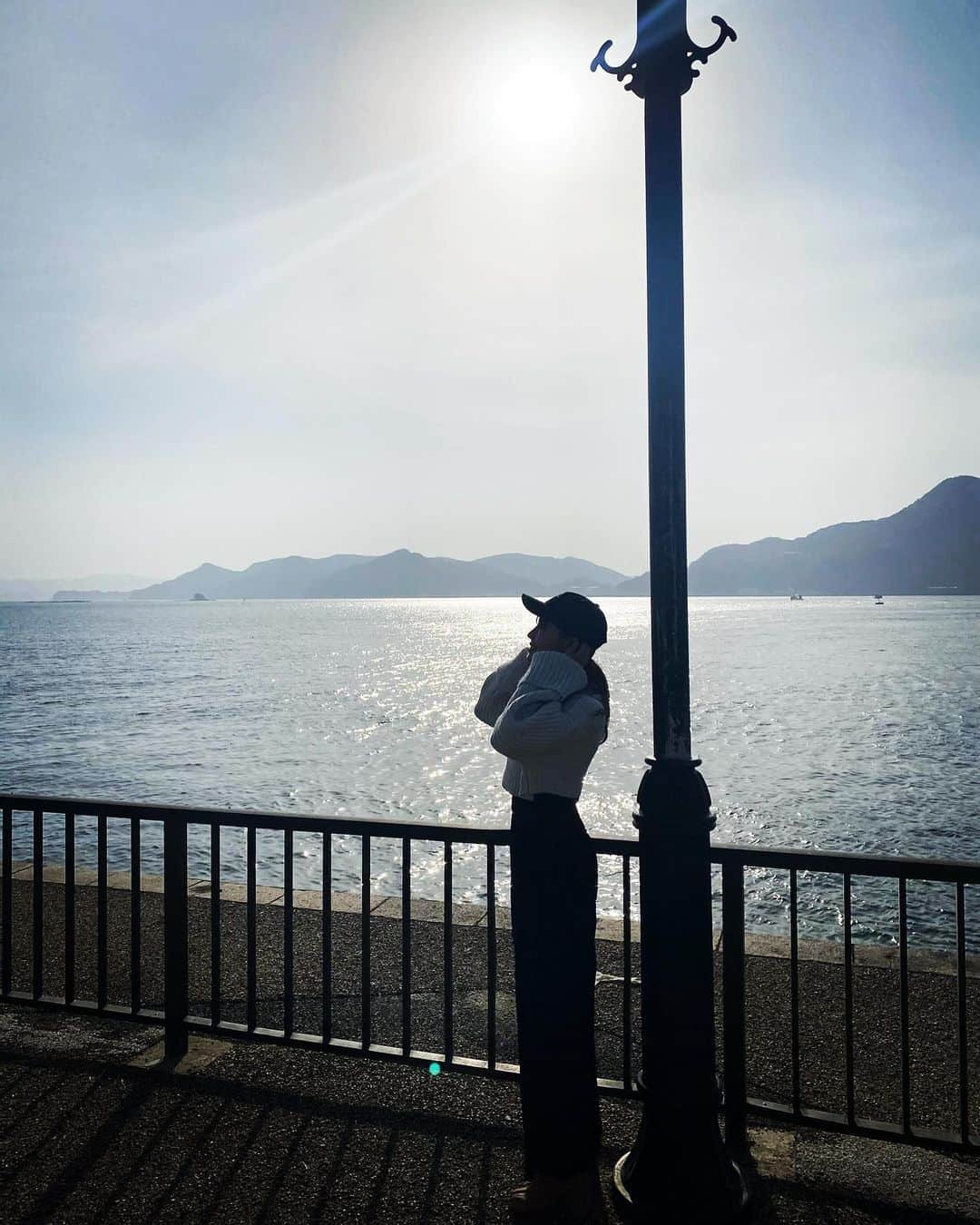 ririさんのインスタグラム写真 - (ririInstagram)「海に太陽の光が きらきらしてて 綺麗だったなぁ🐬✨  ＃五番街 #長崎市」1月16日 16時21分 - riri.ribon