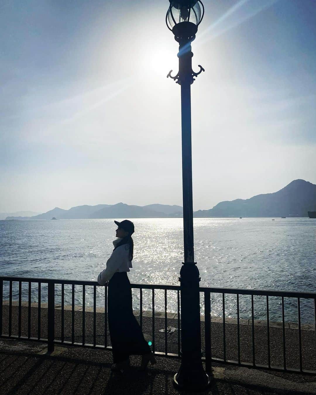 のインスタグラム：「海に太陽の光が きらきらしてて 綺麗だったなぁ🐬✨  ＃五番街 #長崎市」