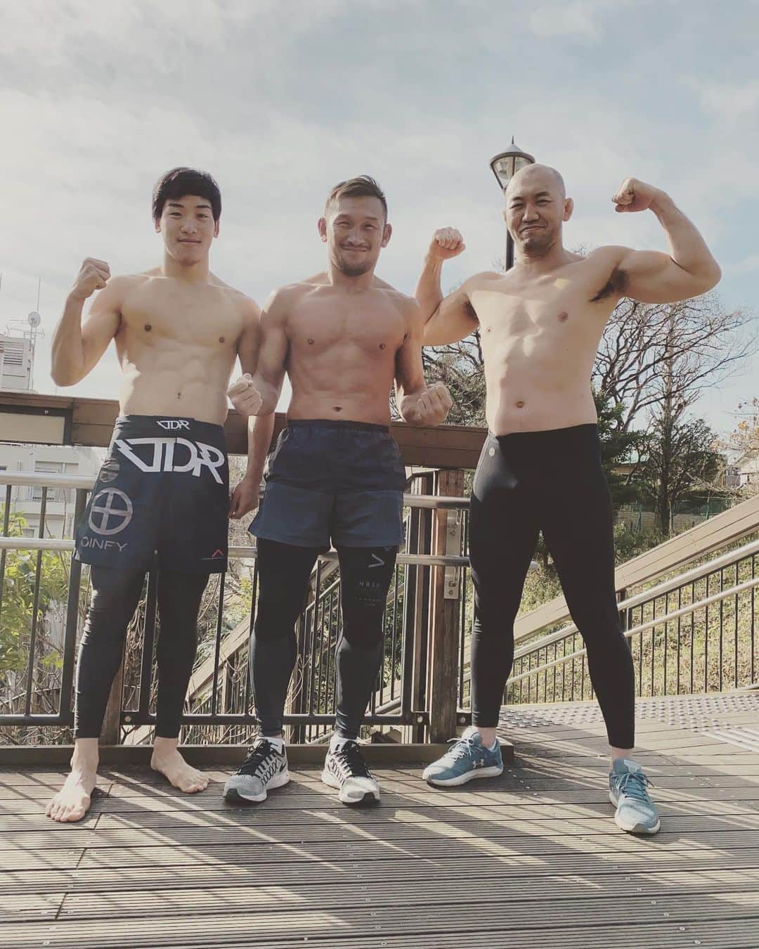ストラッサー起一のインスタグラム：「岡見さん主催の階段ダッシュに初参加して来ました🏃 脹ら脛を肉離れしてからダッシュ系は控えてたけど今日を機にやって行こうと思います。 このしんどさ試合の時のしんどさにメチャ似てる！ 今からでも遅くないから継続してやっていきます✨ ありがとうございました。 #格闘家 #階段ダッシュ」