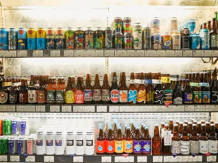 ISETAN PARK netさんのインスタグラム写真 - (ISETAN PARK netInstagram)「ビールのラインナップ、進化しています🎉 🍺いつも同じビールを飲んでいませんか？ 🍺たまには違うものを、または変わり種なんていかがしょう？  ビール愛あふれる伊勢丹新宿店スタイリストが、ビールの基本やシチュエーションに合わせて飲みたいビールを図で解説するなど、ビール好きにも、これから挑戦する人にも読んでいただきたい記事ができました🧐  クラフトビール入門におすすめのシリーズから個性的なクラフトビールまで、国内外の最先端かつ高品質な珠玉のビールをぎゅっとセレクト！  この冬は、あたたかいおうちの中で冷やしたビールをクイっと🍻  詳しくは @isetan_shinjuku ストーリー「オンラインストア」またはこちら▼ https://www.mistore.jp/shopping/feature/foods_f2/index_craftbeer_f.html  @isetan_gourmet #beer #ビール #クラフトビール #クラフトビール🍺 #ビール飲み比べ #クラフトビール飲み比べ ビール初心者 #新ビール発見 #おうち居酒屋 #ビール好き #ビール一択 #伊勢丹ビール #デパ地下 #伊勢丹デパ地下 #伊勢丹グルメ #isetan #isetanshinjuku #イセタン #伊勢丹 #伊勢丹新宿 #伊勢丹新宿店 #三越伊勢丹オンラインストア」1月16日 17時01分 - isetan_shinjuku