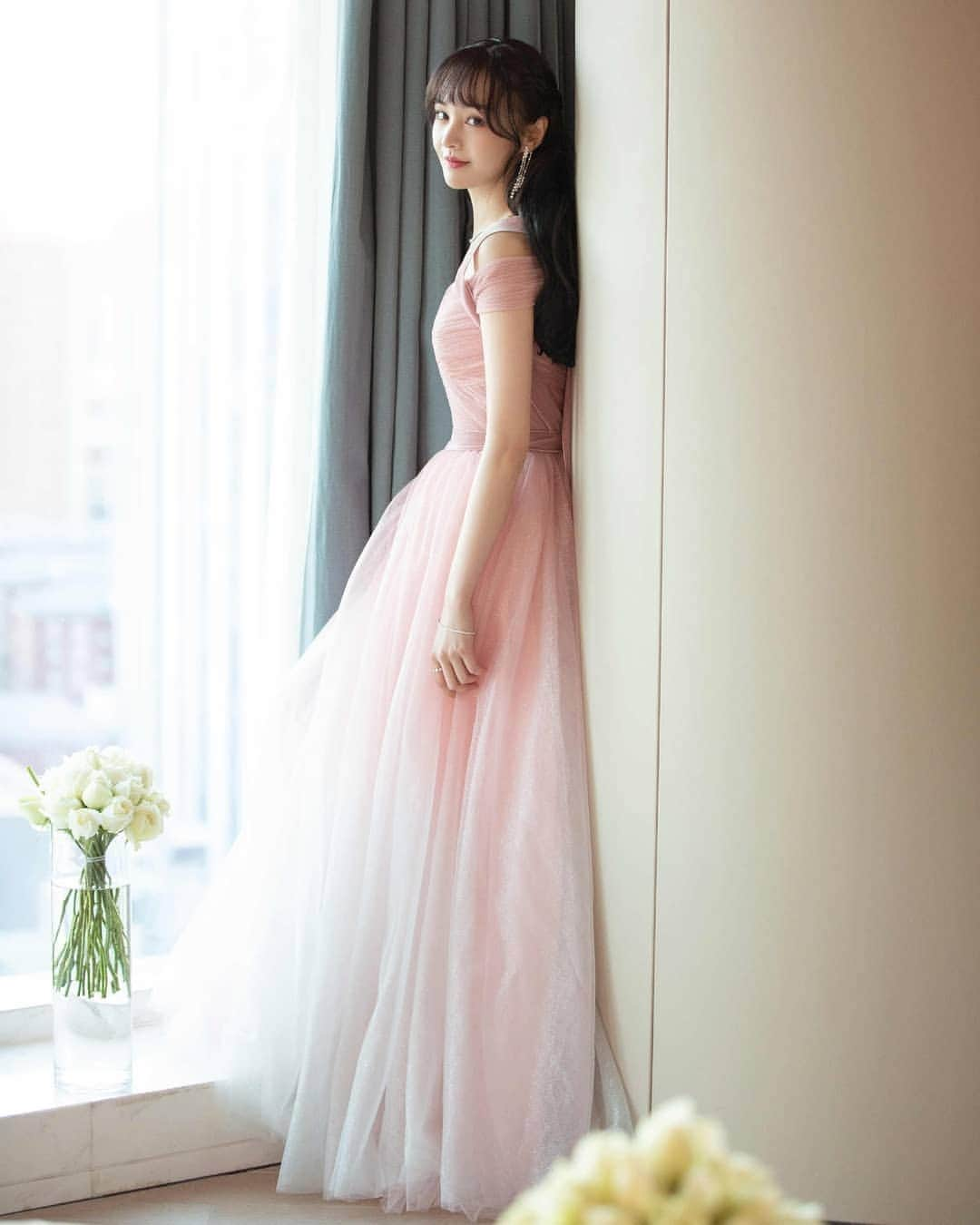 ジェニーパッカムさんのインスタグラム写真 - (ジェニーパッカムInstagram)「Zheng Shuang #dressedinjenny wearing the Cindy gown from the 20/21 Collection.   For further information on this style please contact enquiries@jennypackham.com」1月16日 17時04分 - jennypackham