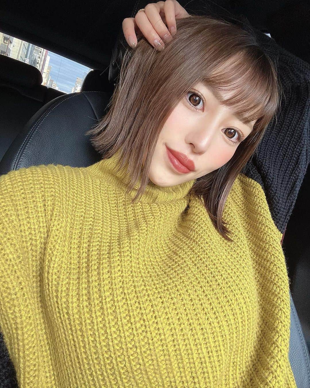 MANAMIのインスタグラム：「. 写真ではあんまり変わりわからんかも やけど髪の毛めーちゃ短くしたよ✂︎ . 前髪つくったの気に入ってるし結構 好評やけど朝早起き大変🙄🙄」