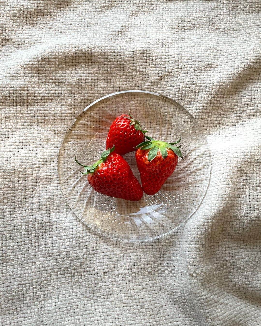 川﨑帆々花さんのインスタグラム写真 - (川﨑帆々花Instagram)「. おやつの時間 #instagood#instafood#strawberry#🍓」1月16日 17時15分 - kawasakihonoka_official