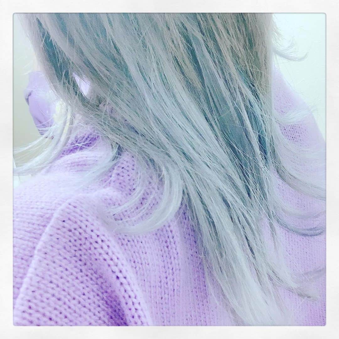 澁谷梓希さんのインスタグラム写真 - (澁谷梓希Instagram)「#newhair は #jellyfish   @mizuki__316 ありがとう😊💙 . 明日のライブに向けて 気合い入れちゃいましたー！ . #hairstyle #haircolor #japanesegirl #instafashion #harajuku #shibuya #kawaii」1月16日 17時26分 - azk_s811