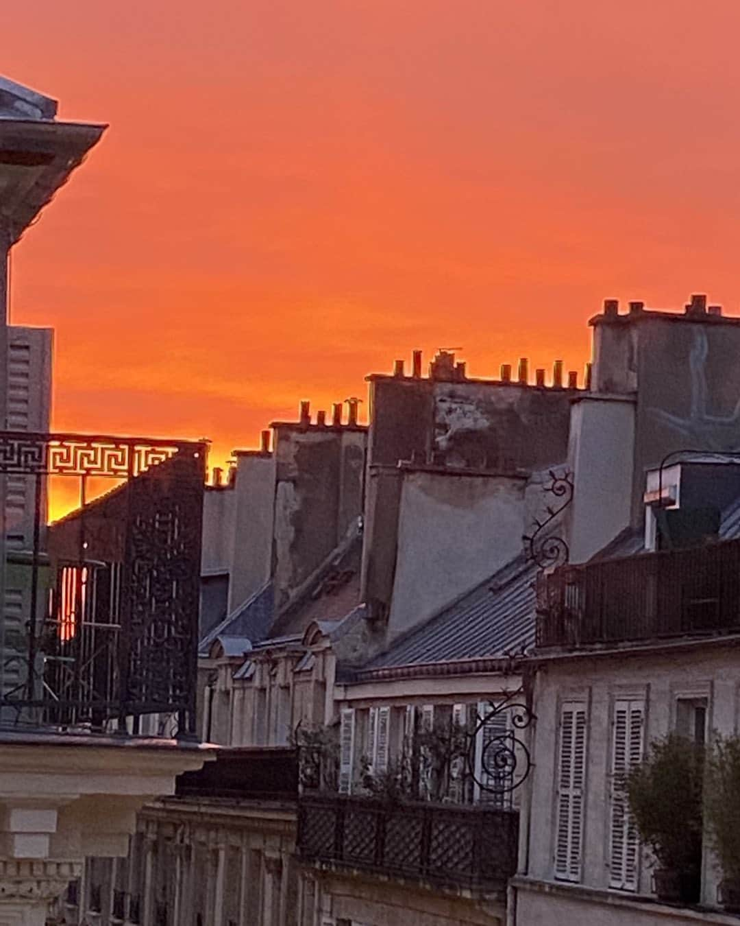 フィリップ・P・キーンさんのインスタグラム写真 - (フィリップ・P・キーンInstagram)「Bonjour #sunrise」1月16日 17時34分 - phillipkeene