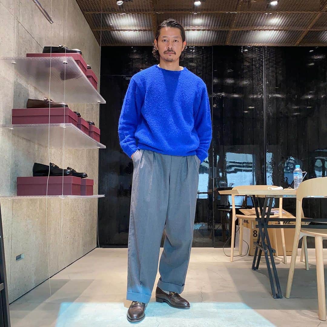 高田朋佳のインスタグラム：「In the showroom, Casual style with @georgecleverley   ———————————————————————— #dressstyle #elegantstyle #modernclassicstyle #newclassicstyle #fashion #mensfashion #mensdressstyle #suitsstyle #dapperstyle #takadachannel」