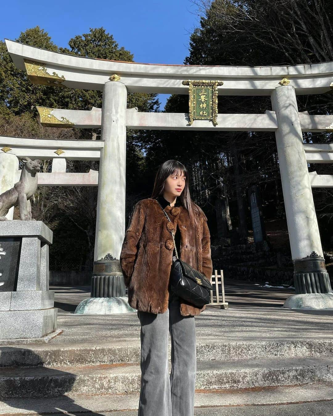 松本愛（まあぴぴ）さんのインスタグラム写真 - (松本愛（まあぴぴ）Instagram)「⛩  今日は三峯神社と成田山新勝寺へ✨  #撮影の時だけマスク外してます」1月16日 17時43分 - aimatsumoto_45