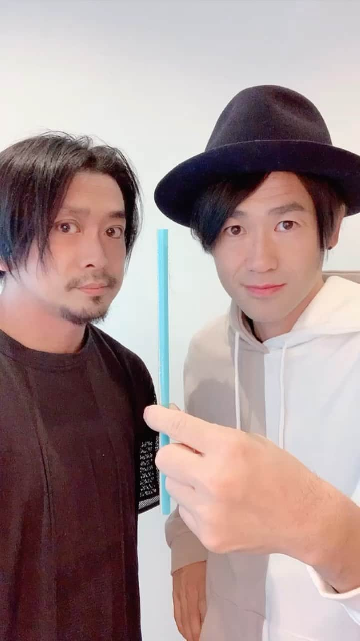 ナオト・インティライミのインスタグラム：「なかなか板についてきた感じww #magic #trick #naoto #ナオトインティライミ」