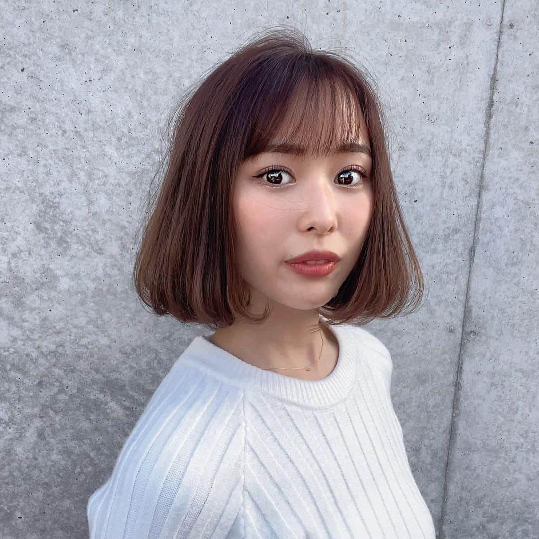 泉玲菜さんのインスタグラム写真 - (泉玲菜Instagram)「. ボブ〜っ💇‍♀️✳︎🤍 . . . #ボブ巻き方 #ボブ巻き #ボブ  #顎下ボブ #ゆるまき #ふわふわ  #前髪 #韓国ヘア #ヘアスタイル #オシャレさんと繋がりたい  #ナチュラルメイク #裸眼 #裸眼メイク」1月16日 17時39分 - _reina.0214