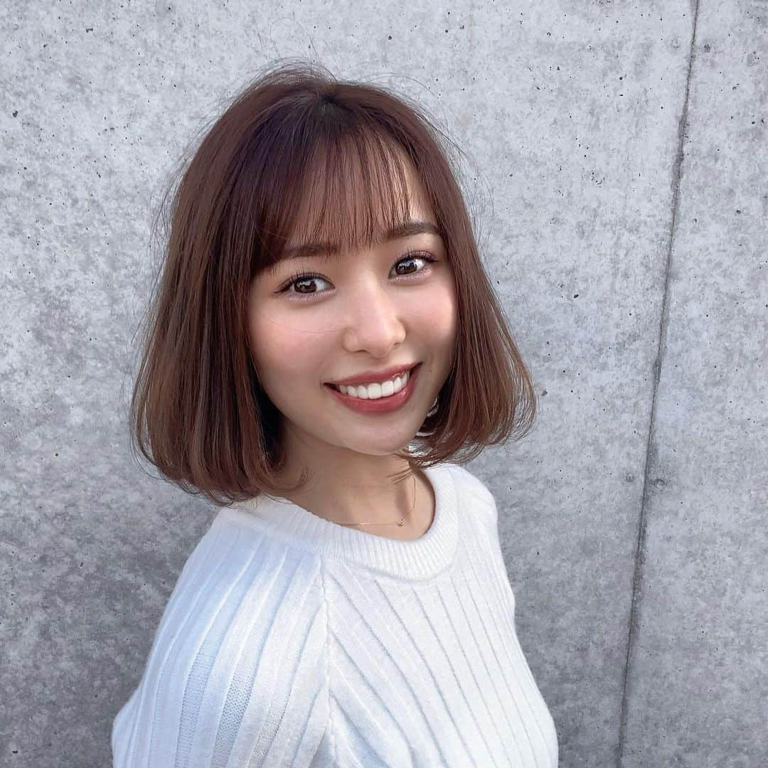 泉玲菜さんのインスタグラム写真 - (泉玲菜Instagram)「. ボブ〜っ💇‍♀️✳︎🤍 . . . #ボブ巻き方 #ボブ巻き #ボブ  #顎下ボブ #ゆるまき #ふわふわ  #前髪 #韓国ヘア #ヘアスタイル #オシャレさんと繋がりたい  #ナチュラルメイク #裸眼 #裸眼メイク」1月16日 17時39分 - _reina.0214