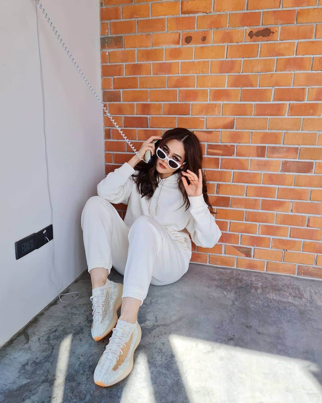 Araya Alberta Hargateのインスタグラム：「#adidasThailand #YEEZYBOOST 380 YECORAITE @adidasThailand #adidasOriginals」