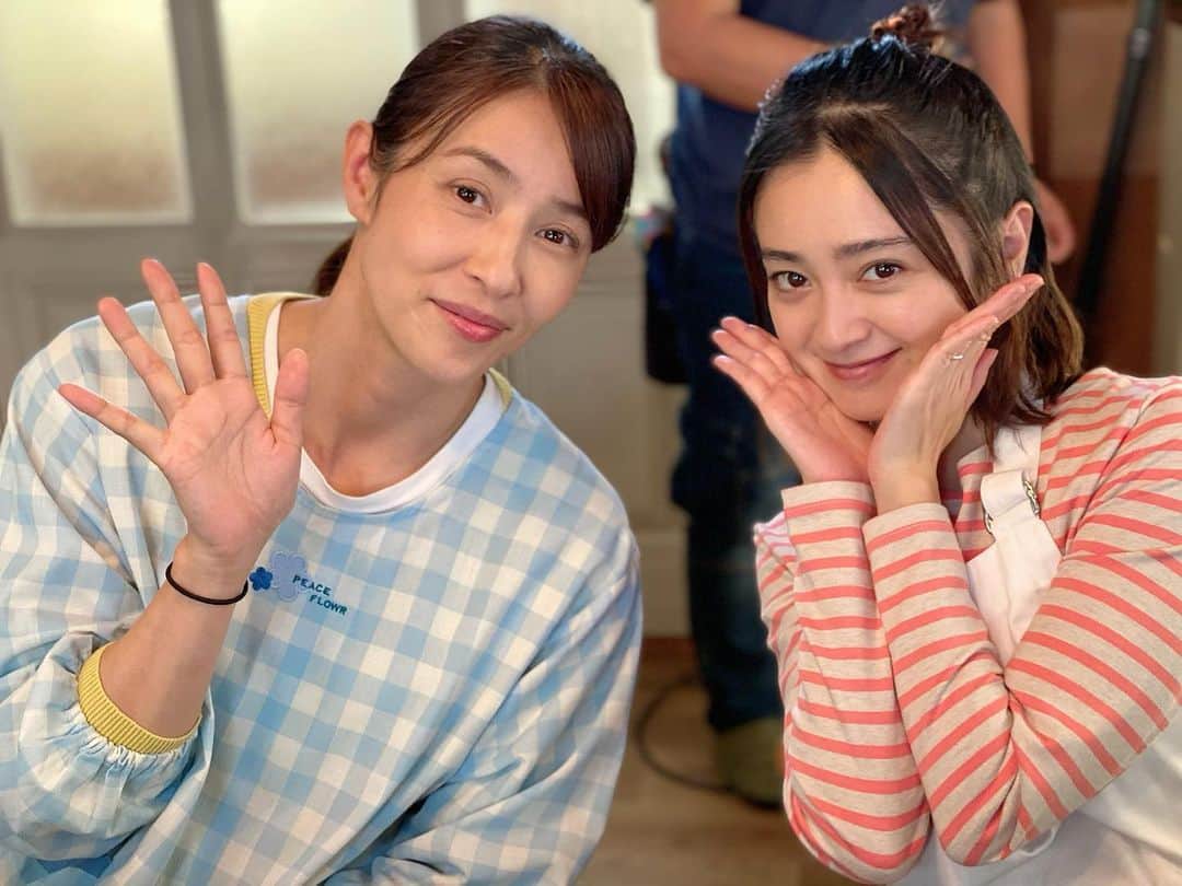 【公式】にじいろカルテさんのインスタグラム写真 - (【公式】にじいろカルテInstagram)「.  皆さま、こんばんは🌙  たまにはこんなお写真も…😊💓  嵐さんも雪乃さんも か、か、かわいいっ…！( ; ᴗ ; )🎀  #にじいろカルテ #安達祐実 #水野美紀 #1月21日木曜よる9時スタート #テレビ朝日  .」1月16日 18時00分 - nijiirokarte