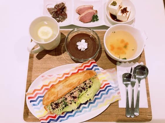 あつひろのインスタグラム：「豪華でした！！ 大変美味しゅうございました😋 そして今日も白湯を飲む🍵🍋  #まかない #Cafe #カフェ #cocodetea  #大塚駅」
