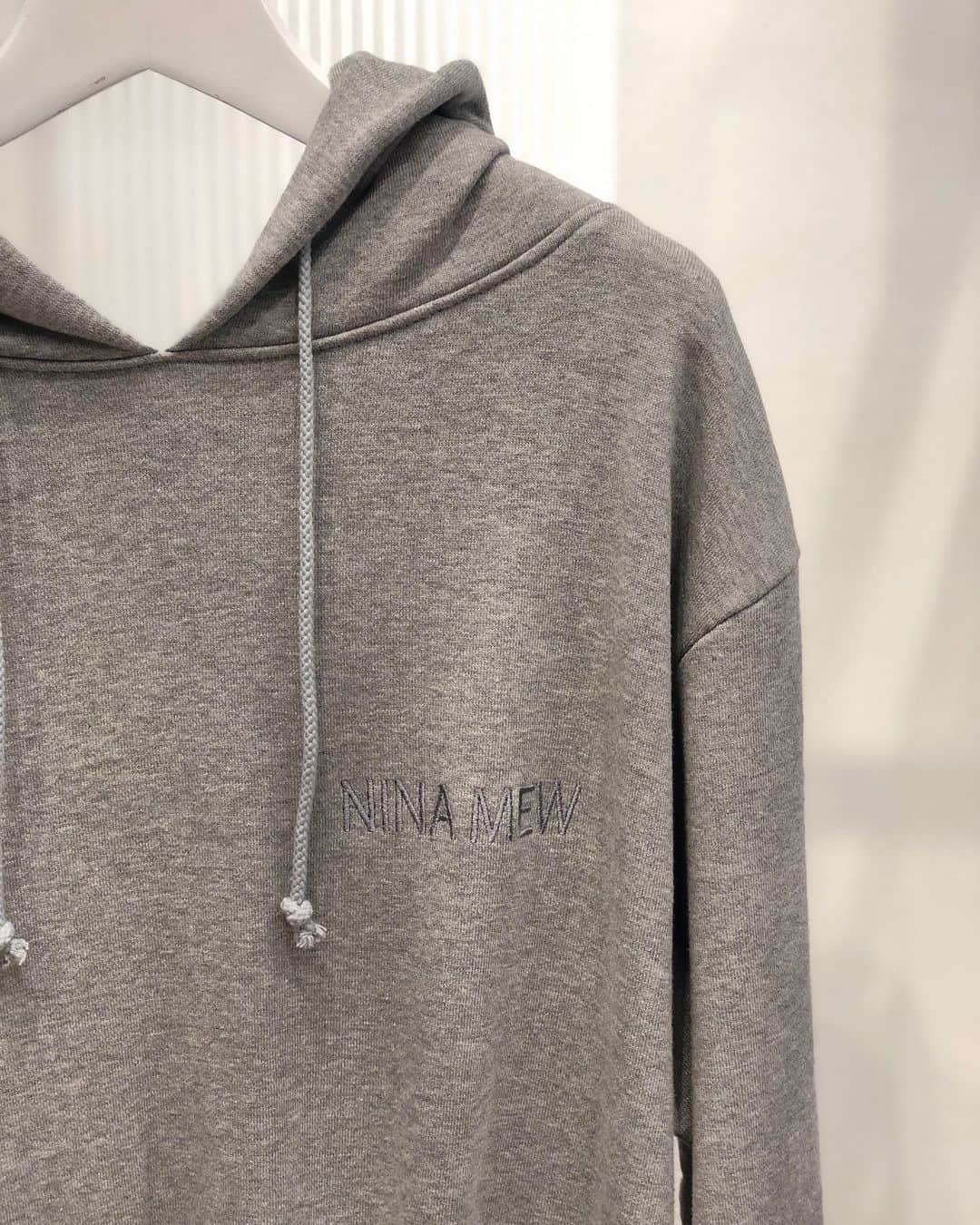 新谷美奈のインスタグラム：「.﻿ ﻿ 昨日ご紹介したパーカーワンピは🤍﻿ さりげないロゴ刺繍がポイント🪡☺️﻿ ﻿ gray / black﻿ ﻿ Nina mew﻿ one-piece ¥26,000+tax﻿ _______________________________________﻿ 本日16日(土)は﻿ ✔︎ゆめタウンアプリ会員様ゆめポイント5倍！﻿ ✔︎クレジットの日！﻿ 皆様のご来店お待ちしております☺️﻿ ﻿ @ninamew_official#Ninamew#ニーナミュウ#ゆめタウン#ゆめタウン佐賀#セレクトショップ#selectshop」