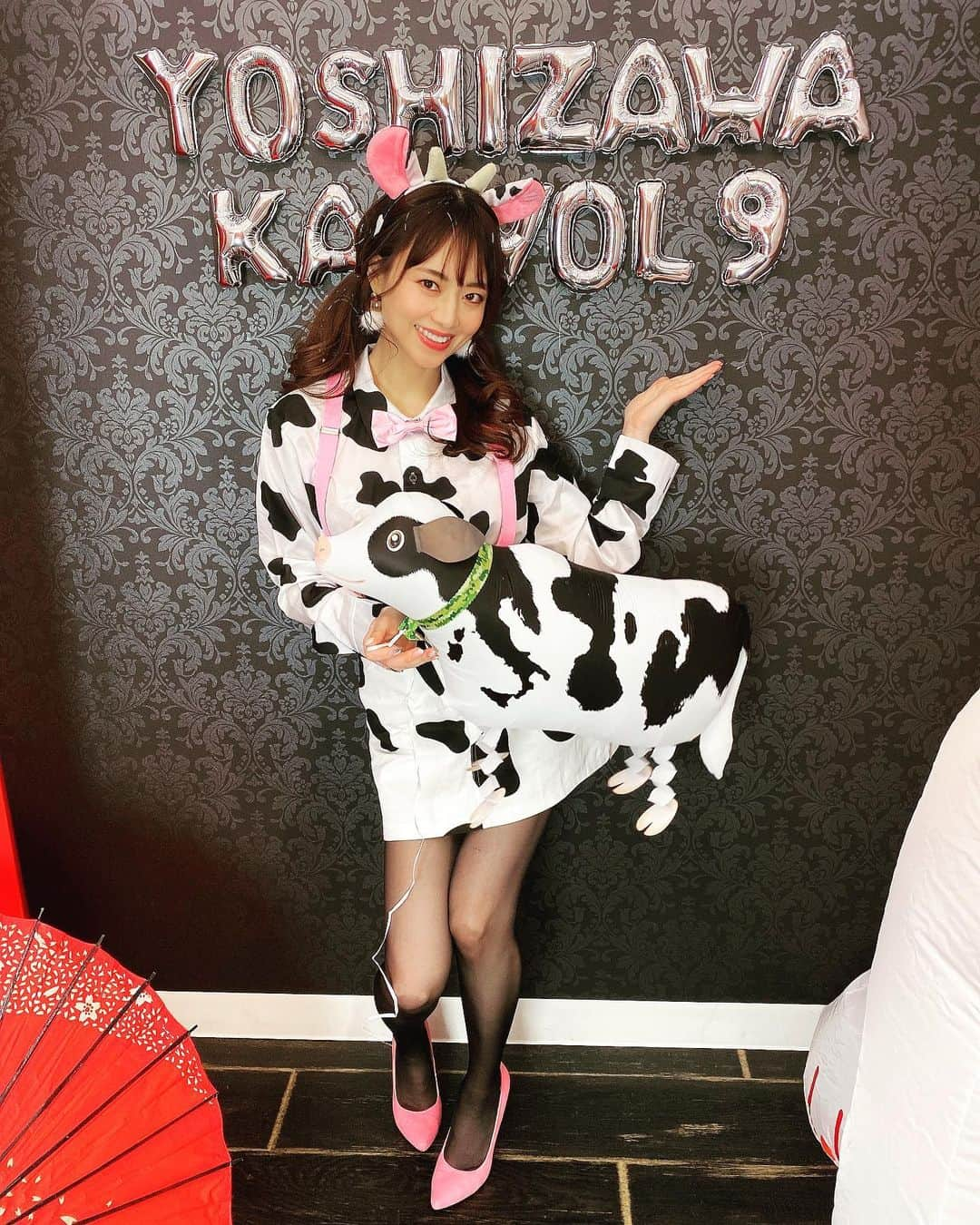 吉沢明歩さんのインスタグラム写真 - (吉沢明歩Instagram)「千客万来🐮吉沢会vol.9  #2021迎春#新年初#吉沢会＃招き猫と牛❤️#明日は振袖＃スタジオapps#お待ちしております✨」1月16日 23時30分 - akiho__yoshi