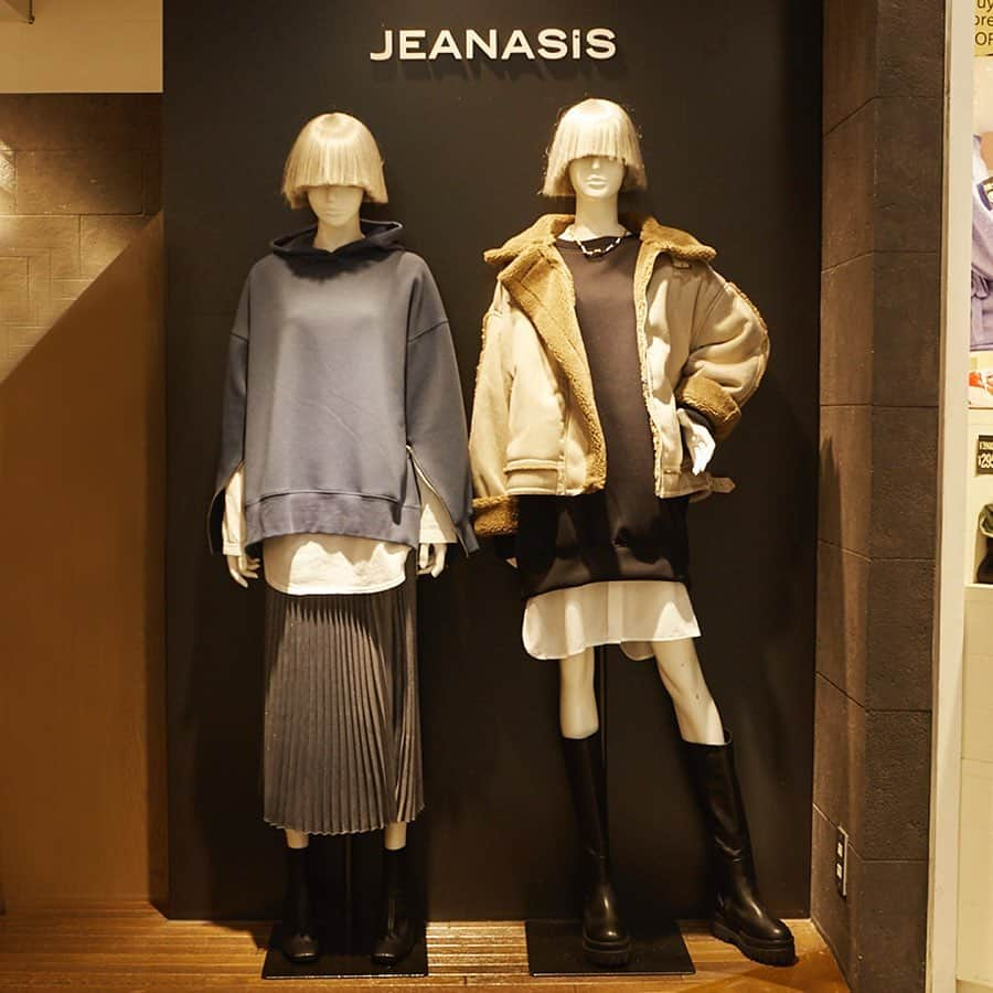 Laforet HARAJUKUさんのインスタグラム写真 - (Laforet HARAJUKUInstagram)「JEANASIS / 4.5F 🔥SALEアイテムでコーディネート🔥 . 👭左のコーディネート HOODY ¥6,600👉¥4,389 SKIRT ¥6,600👉¥4,389 👭右のコーディネート COAT ¥16,500👉¥14,289 ONE PIECE ¥6,600👉¥4,389 ※all tax in . 1.16.SAT - 1.24.SUN LAFORET GRAND BAZAR 2021年冬のLAFORET GRAND BAZARは9日間の開催🎉 毎日11:00〜20:00まで営業👛 . 【ご来館いただくお客様へのお願い】 ✔️マスク着用の徹底をお願いします ✔️手指の消毒とこまめな手洗いをお願いします ✔️フィジカルディスタンスの確保をお願いします ✔️館内・店内の人数制限にご協力いただく場合がございます . 【施設の感染対策について】 ✔️館内店舗スタッフの体調管理とマスクの着用の徹底 ✔️空調機による館内換気 ✔️混雑時における整理券による入場規制 等 . その他のコロナ感染症対策についてはHPをご確認ください . #LAFORETGRANDBAZAR #GRANDBAZAR #LAFORETSTYLE #laforet_sale #sale #winter #2020aw #tokyo #laforet #harajuku #laforetharajuku #ラフォーレグランバザール #グランバザール #セール #セール戦利品 #セール購入品 #欲しいものリスト #冬服 #春服 #東京 #ラフォーレ #原宿 #ラフォーレ原宿 #jeanasis #ジーナシス #フーディー #プリーツスカート #ボアジャケット #ダンボールニット #ワンピース」1月16日 18時10分 - laforet_h