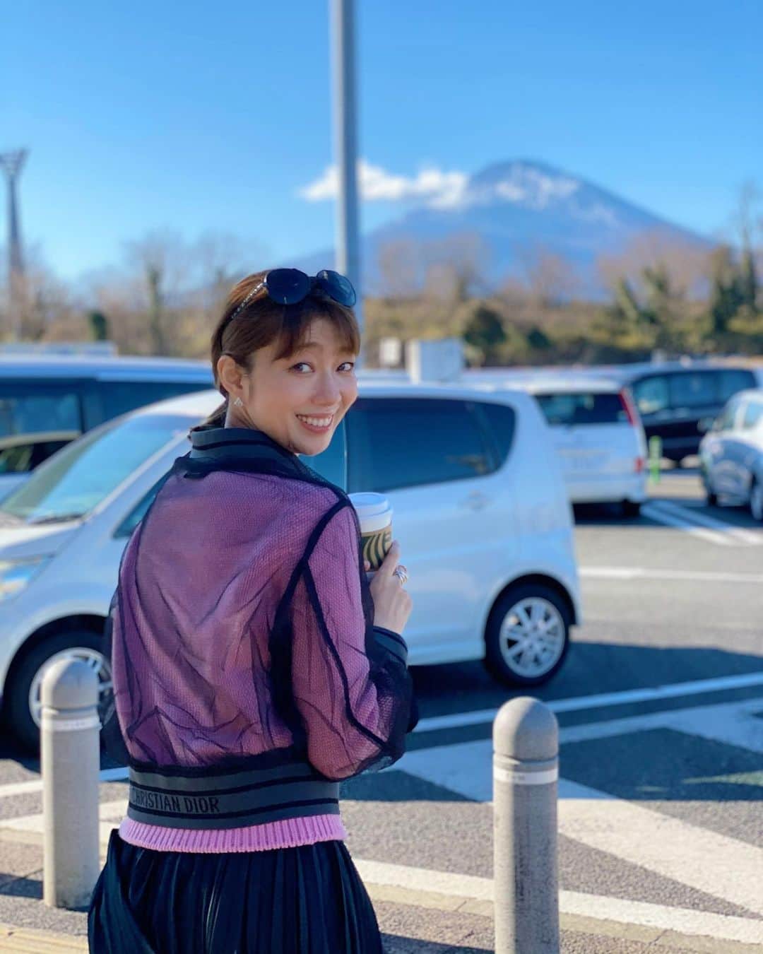 武村八重子のインスタグラム：「こないだ行ったドライブ🚗 . 初めて走った西伊豆スカイラインからの富士山がとても綺麗で御利益ありそう👍 . #drive #shorttrip #mtfuji #富士山 #西伊豆スカイライン」