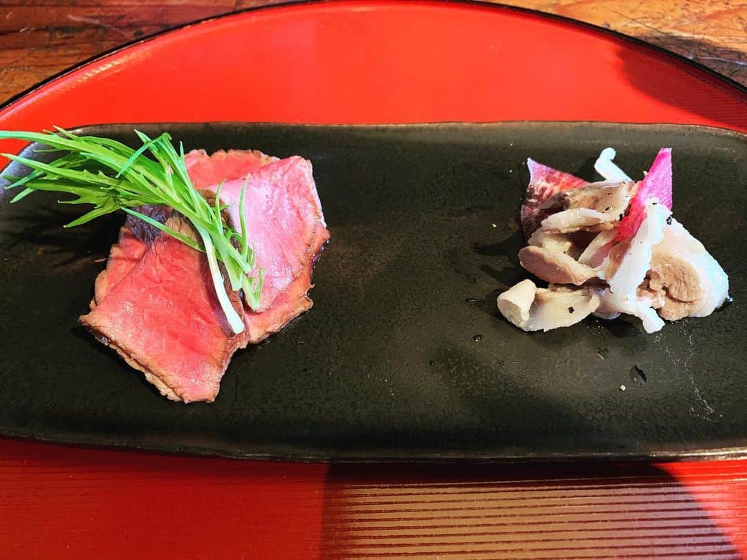 山田幸代さんのインスタグラム写真 - (山田幸代Instagram)「食いしん坊幸代の時間です。 緊急事態宣言が出る前の、1月初旬に京都の美山に行ってきました。 美山といえば、団長の番組「バズスポ」でロケに行かせてもらった場所。 その時に食べたジビエが美味しくて、どうしてもまた食べたく行ってきました。  牡丹鍋コース🍲 鹿のお肉や、囲炉裏で焼いた厚揚げなど、満足&満腹コース！ あー最高でした。 私はジビエ料理が大好きで、鹿肉が特に好きです！  美山ゆるりのジビエ料理最高でした！ 絶対、緊急事態宣言が明けたらまた行きたい🙌🏻  本当にありがとうございました。  #ジビエ料理  #鹿肉  #猪肉  #ゆるり #美山  #上手いもの巡り  #食いしん坊幸代」1月16日 18時07分 - lacrosseplayer_sachiyoyamada