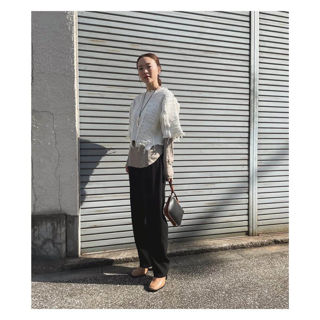のインスタグラム：「春〜だった今日。 明日また寒いの信じられない🥺 早く春服着たい🥺  #perverze #wai_ships  #loewe」
