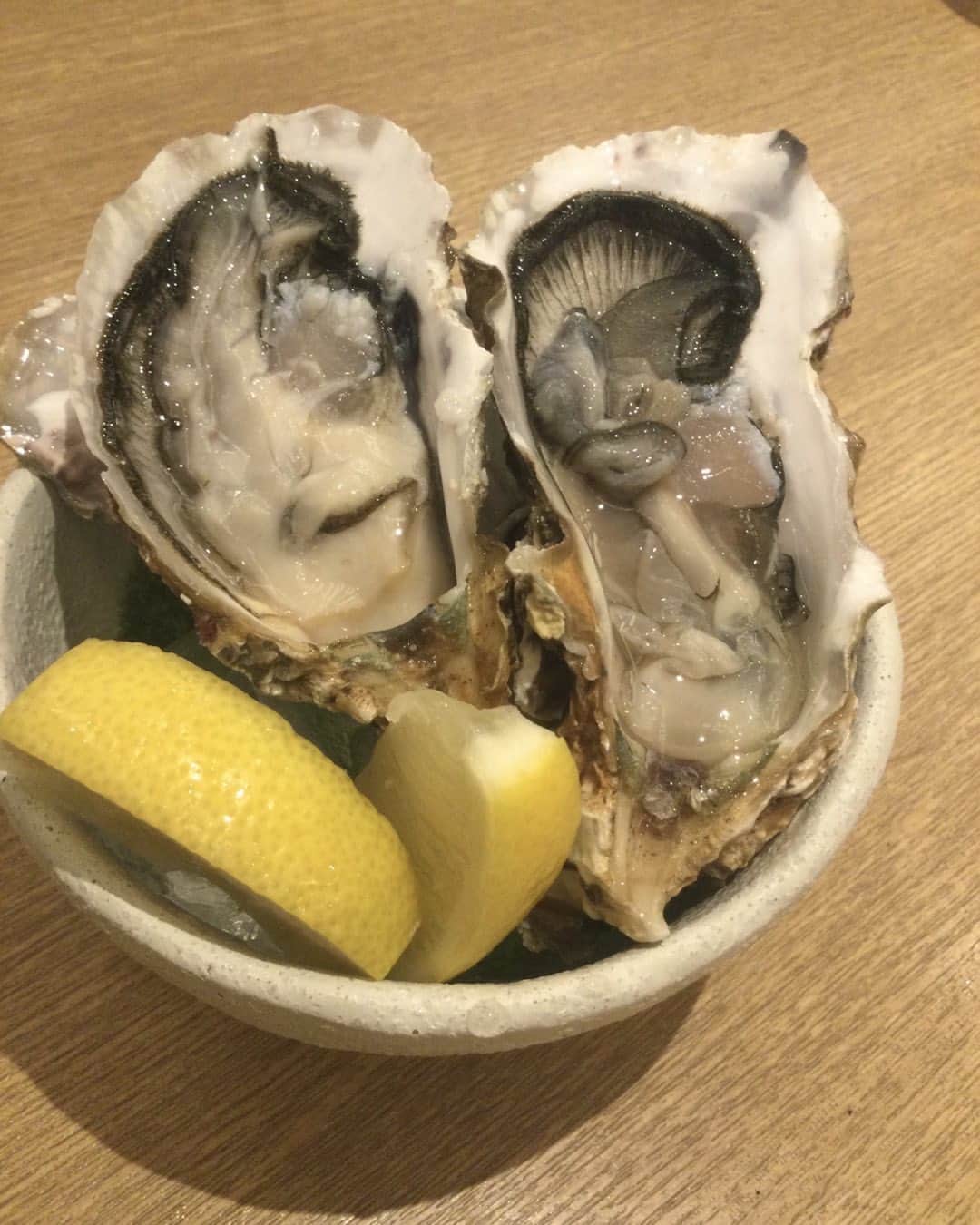 のインスタグラム：「こんばんは♪本日も寒さに負けず元気に営業中です。 知床漁場では、新鮮ぷりっぷりの生牡蠣が味わえます🦪 ぜひ一度ご賞味ください。 スタッフ一同皆様のご来店を心待ちにしております🐟」