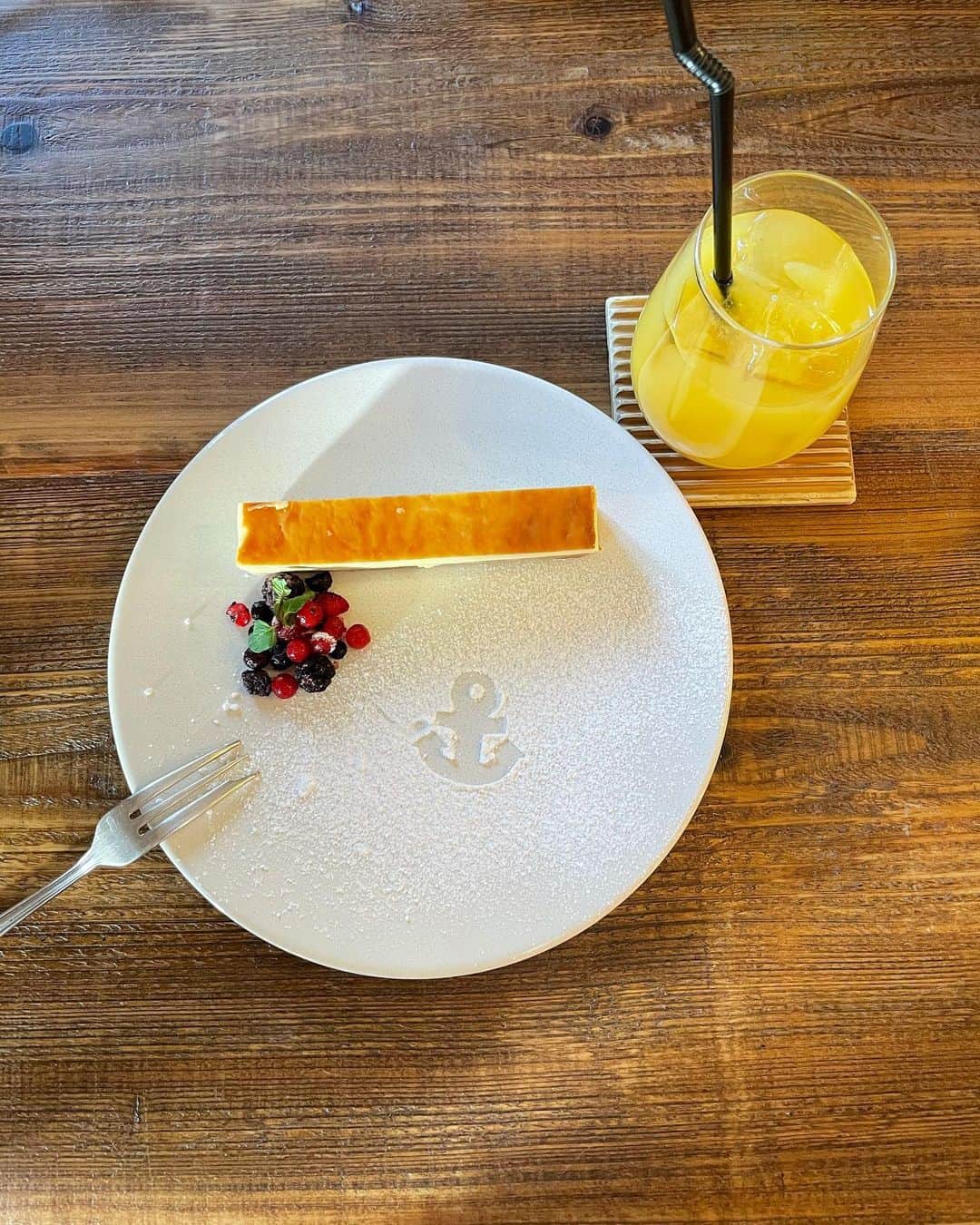 北川瑛里奈さんのインスタグラム写真 - (北川瑛里奈Instagram)「生クリームは苦手だから、チーズケーキ🧀 : : #catstagram  #cafe #cake  #sweets  #hairstyle  #fashion  #ootd #photo」1月16日 18時26分 - elena_kitaoka