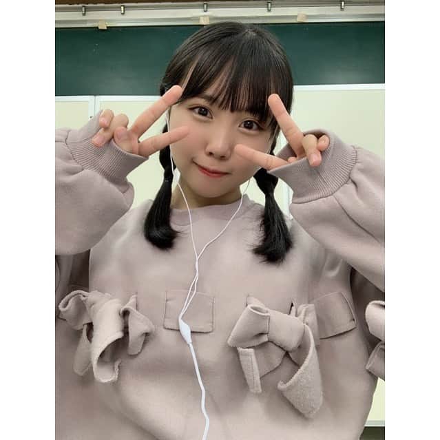のインスタグラム：「✿  #オンラインお話し会 ありがとうございました！！✨✨ 昇格後はじめてのお話し会でした☺️ たくさんのおめでとうありがとうございます！！🥰 元気チャージできた🙌🙌 今日もとっても楽しかった〜🤗  前髪変えたらすごいみんなが褒めてくれて嬉しい🥰  #ngt48#アイドル#idol#merryjenny」