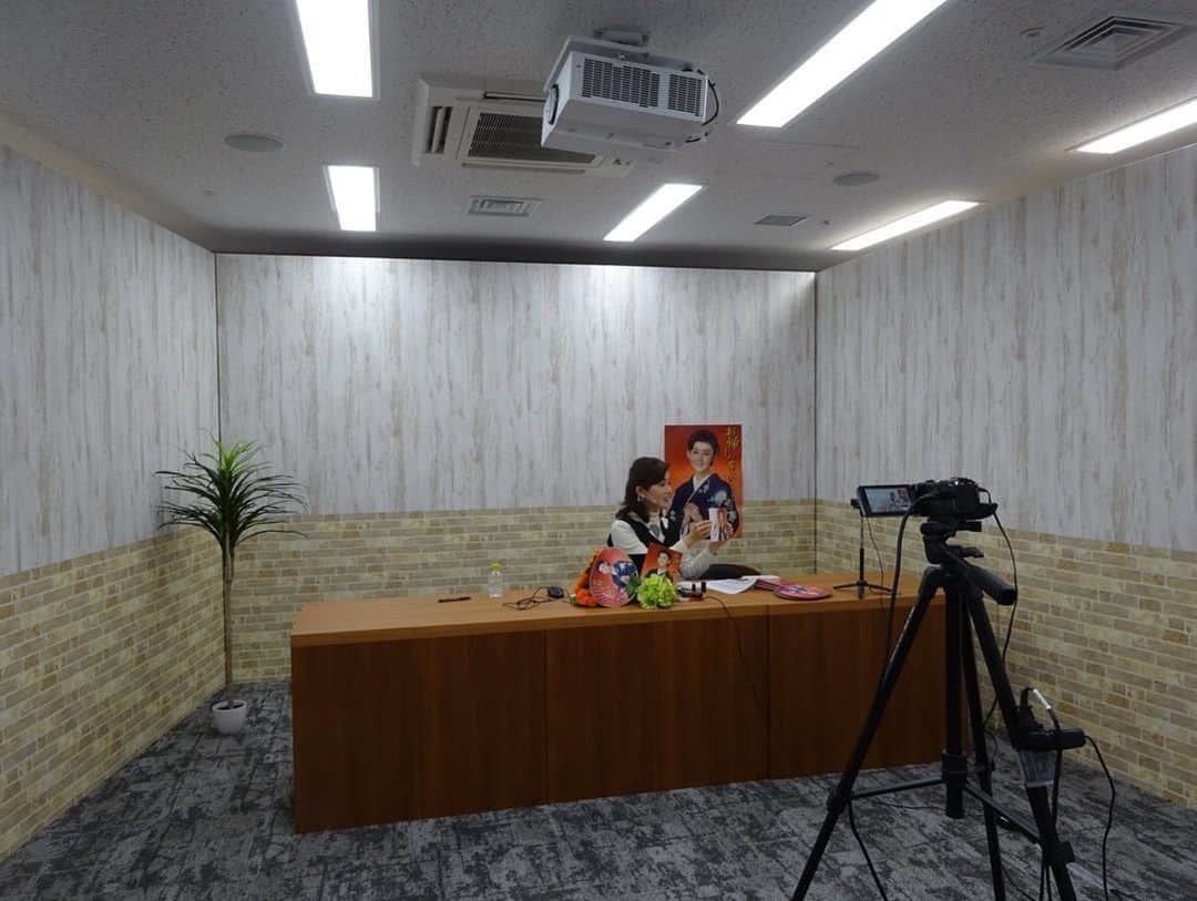 小桜舞子さんのインスタグラム写真 - (小桜舞子Instagram)「インターネットサイン会、ご参加くださいました皆さんありがとうございました！ ＼(≧∇≦)／  #小桜舞子 #新曲 #お帰りなさい」1月16日 18時28分 - kozakura_maiko
