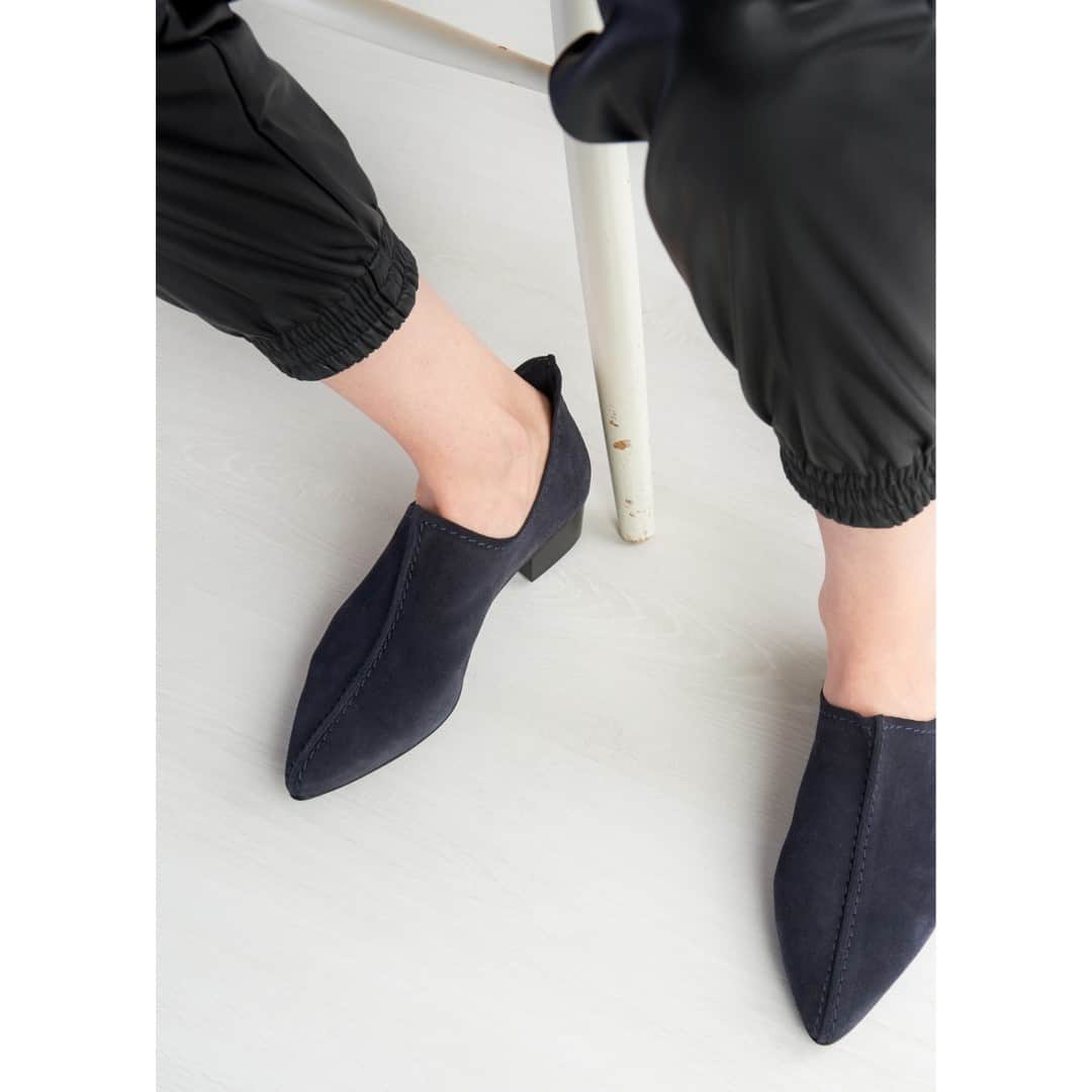 テーリポルキのインスタグラム：「Last pairs of the lovely Robin slides now -50%! Get them before they're gone!⠀⠀⠀⠀⠀⠀⠀⠀⠀ ⠀⠀⠀⠀⠀⠀⠀⠀⠀ #TERHIPÖLKKI #terhipölkkistore #finnishdesign #sustainable #footwear #shoes #sale」