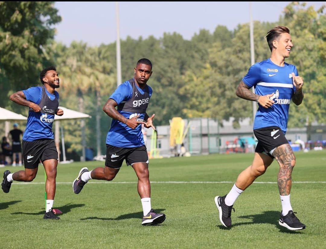 マウコム・フィリペ・シウヴァ・デ・オリヴェイラのインスタグラム：「Que Deus nos abençoe & nos proteja 🙏🏾 Estamos de volta 💪🏾#pretemporada @zenit_spb」