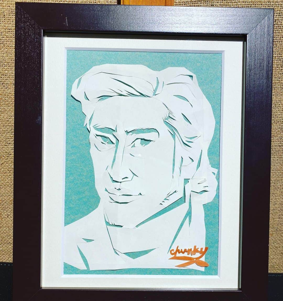 トータス松本さんのインスタグラム写真 - (トータス松本Instagram)「うわー！！ チャンキー松本さんからトータス松本の切り絵が届いたー！！ 嬉しすぎる。 #おちょやん #チャンキー松本」1月16日 18時50分 - tortoise_matsumoto_official