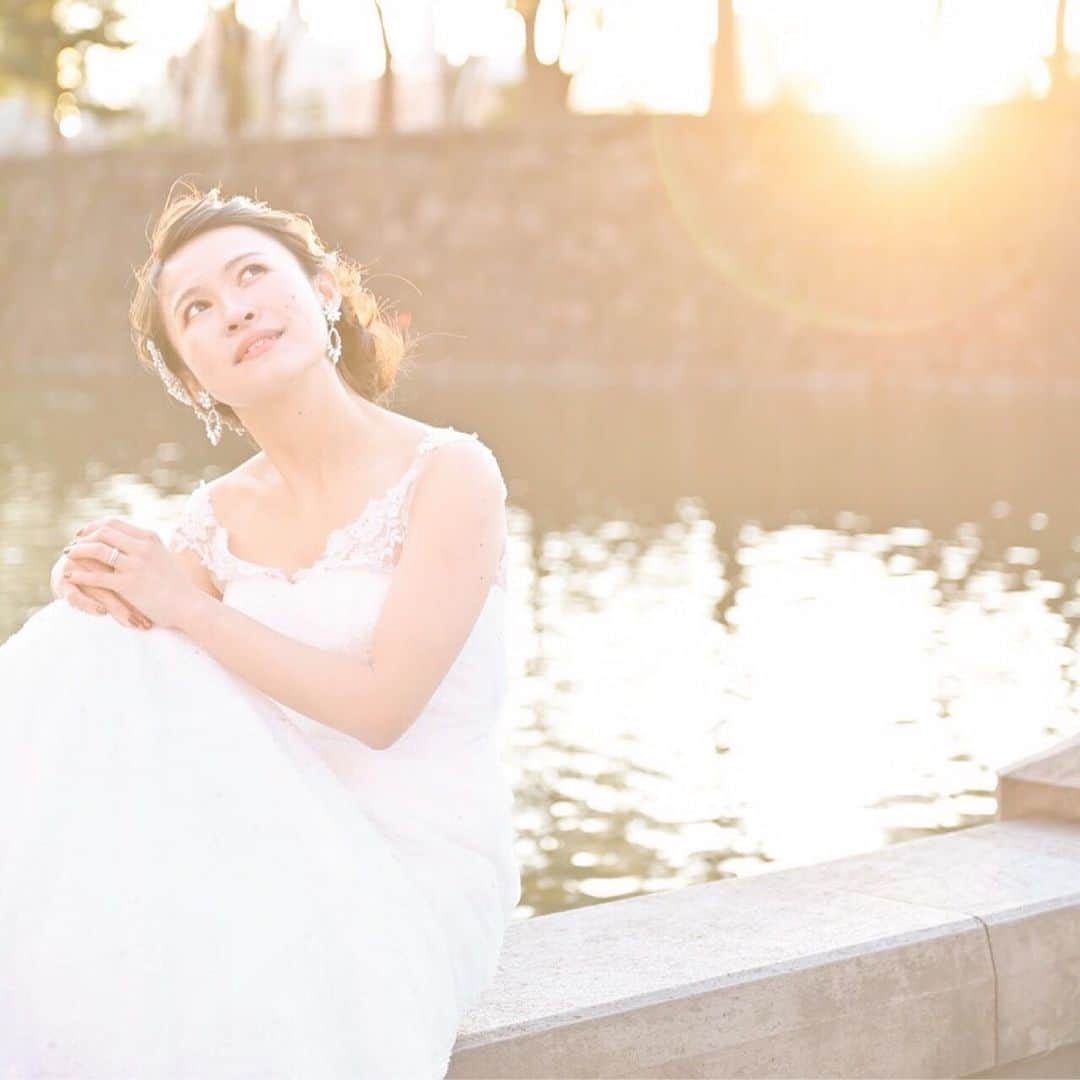LaReineさんのインスタグラム写真 - (LaReineInstagram)「きらびやかなビジューがとても綺麗なこちらのドレス👰⁠⠀ ⁠⠀ ⁠⠀ ⁠⠀ 花嫁様のスタイルが映える⁠⠀ ソフトマーメイドドレスになっております💕⁠⠀ ⁠⠀ ⁠⠀ お写真にもしっかり残る⁠⠀ 主役のオーラを身にまとって…🎵⁠⠀ ⁠⠀ ⁠大切な人と大切な時を写真に刻みましょう😍 ⁠⠀ ⁠⠀ -----------------------------⠀﻿⁠⠀ ラレンヌ ドレスデザイナー⠀﻿⁠⠀ 桃世 @momoyom ⁠⠀ ⠀﻿⁠⠀ 姉妹ショップで花嫁マスクを販売中🌷⠀﻿⁠⠀ 詳しくはこちら♡→ @diademe2020 ⁠⠀ ⁠⠀ ⁠⠀ ラレンヌのドレスを着た花嫁さまへ👰⁠⠀ #ラレンヌ のタグをつけて試着レポをお待ちしてます🕊️⁠⠀ ⁠⠀ -----------------------------⁠⠀ ⁠⠀ ⁠⠀ ﻿⁠ #ラレンヌ#結婚式#挙式#披露宴#プレ花嫁#全国のプレ花嫁さんと繋がりたい#ブライダル#ウエディングドレス#ウェディングドレス#ウエディングフォト#ウェディングフォト#前撮り#後撮り#ドレス迷子#ドレス選び#ドレス試着#wedding#ウエディング#ウェディング#結婚式準備#少人数婚#2021冬婚#2021秋婚#2021春婚#2021夏婚#フォトウェディング#カラードレス#家族婚」1月16日 19時01分 - dresssalonlareine