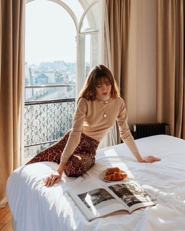 ポール&ジョーさんのインスタグラム写真 - (ポール&ジョーInstagram)「Lazy (but stylish) saturday morning with @maralafontan wearing our OBOIS silk trousers 🥐 - #PaulandJoe #TribuPJ #AW20 #FW20 #Fashion #Paris #Silk #Croissant」1月16日 19時02分 - paulandjoeparis