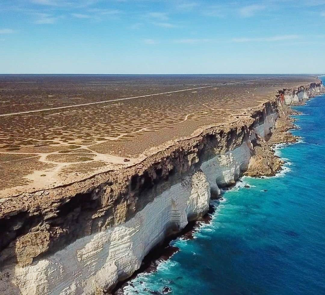 Australiaさんのインスタグラム写真 - (AustraliaInstagram)「Pretty great place to pitch a tent, right? ⛺ @105couple thinks this is one of the best campsites in Australia, and who are we to disagree? If you’re already heading to your car with your tent in tow, google map yourself to #BundaCliffs in the beautiful @eyrepeninsula. In case these stunning cliffs aren’t enough of a drawcard, the #EyrePeninsula in @southaustralia is known for its #SeafoodFrontierRoadTrip where you follow the coastline on a delicious seafood safari, sampling everything from fresh tuna in #PortLincoln to plucking oysters straight from the sea in #Ceduna. For more ways to enjoy the #EyrePeninsula, see the link in our bio. #seeaustralia #SeeSouthAustralia #eyrepeninsula #holidayherethisyear」1月16日 19時00分 - australia