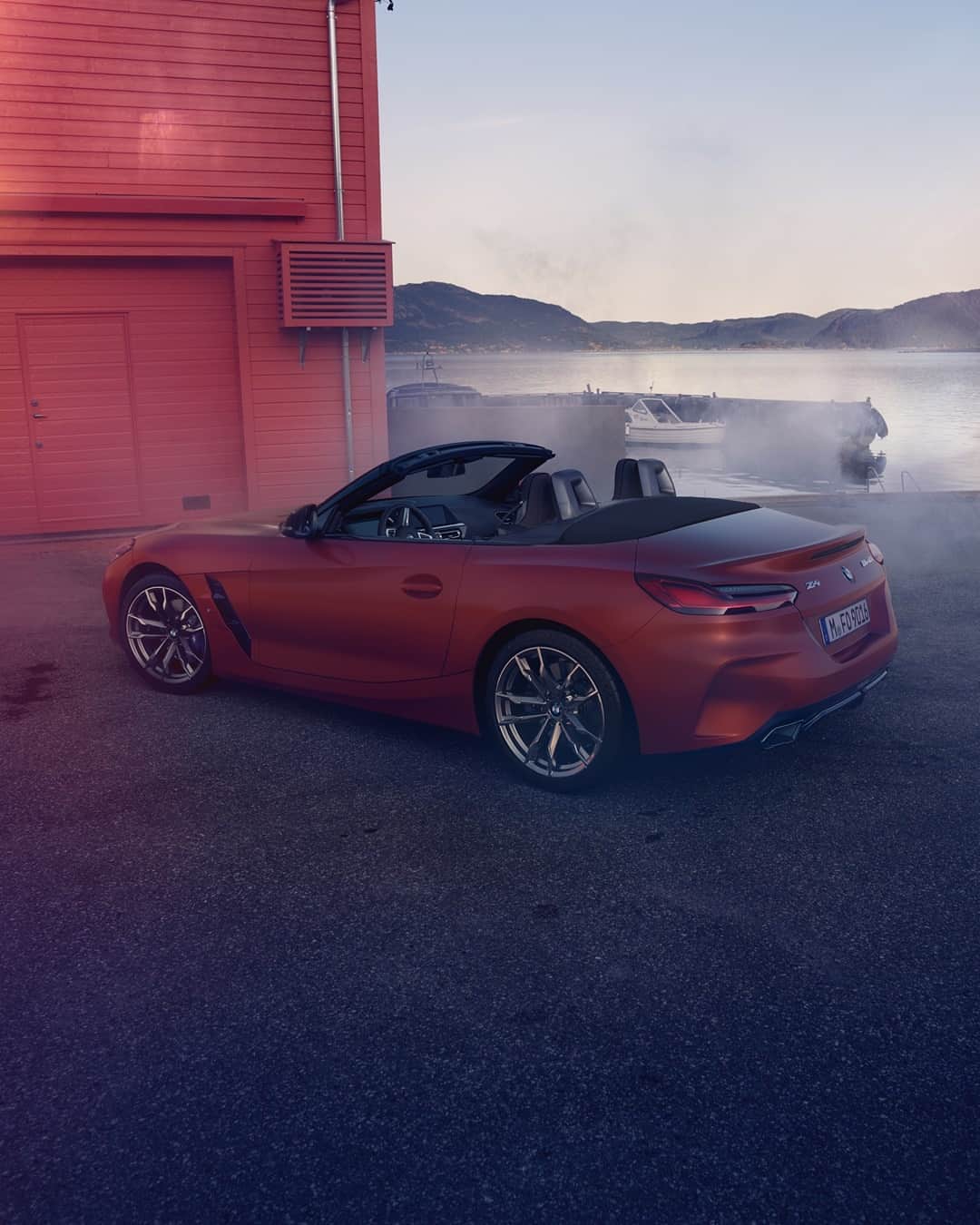 BMWさんのインスタグラム写真 - (BMWInstagram)「A perfect place to enjoy the last rays of the sun. The BMW Z4 Roadster.  #TheZ4 #BMW #Z4 __ BMW Z4 M40i: Fuel consumption weighted combined in l/100km: 7.2 (NEDC); 8.0–7.9 (WLTP), CO2 emissions weighted combined in g/km: 164 (NEDC); 182–181 (WLTP). Further information: www.bmw.com/disclaimer.   340 hp, 250 kW, 500 Nm, Acceleration (0-100 km/h): 4.5 s, Top speed (limited): 250 km/h.」1月16日 19時00分 - bmw