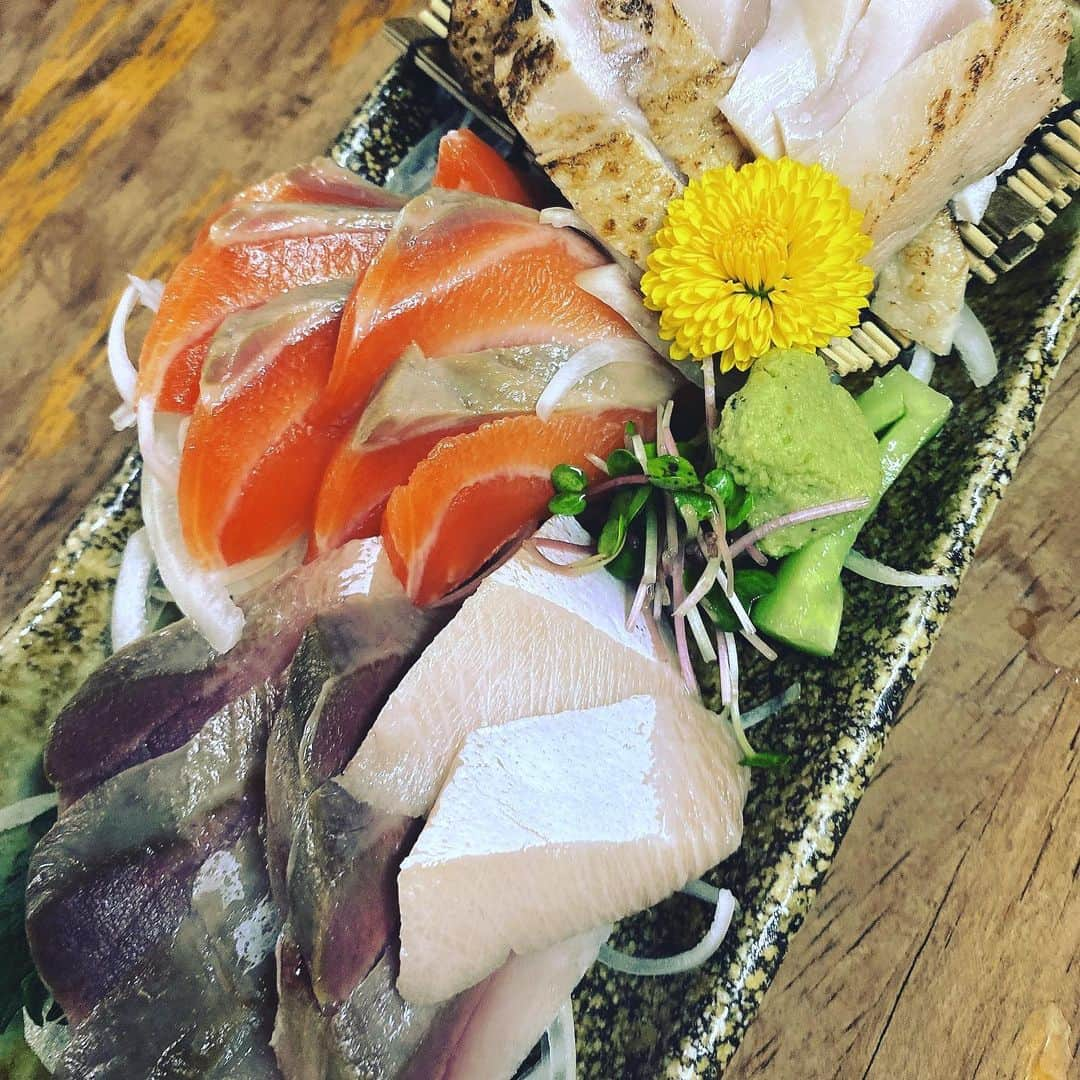 きんぱち難波店さんのインスタグラム写真 - (きんぱち難波店Instagram)「こんばんわ 本日の海鮮のお造りです😊  コロナの影響で、 時短営業ですので、 最近お料理のクオリティを こだわってます🥰  #難波#なんば#居酒屋#難波居酒屋 ＃日本橋#海鮮#料理#クオリティ#こだわり #キンパ#チーズキンパ」1月16日 19時11分 - kinpachi.8