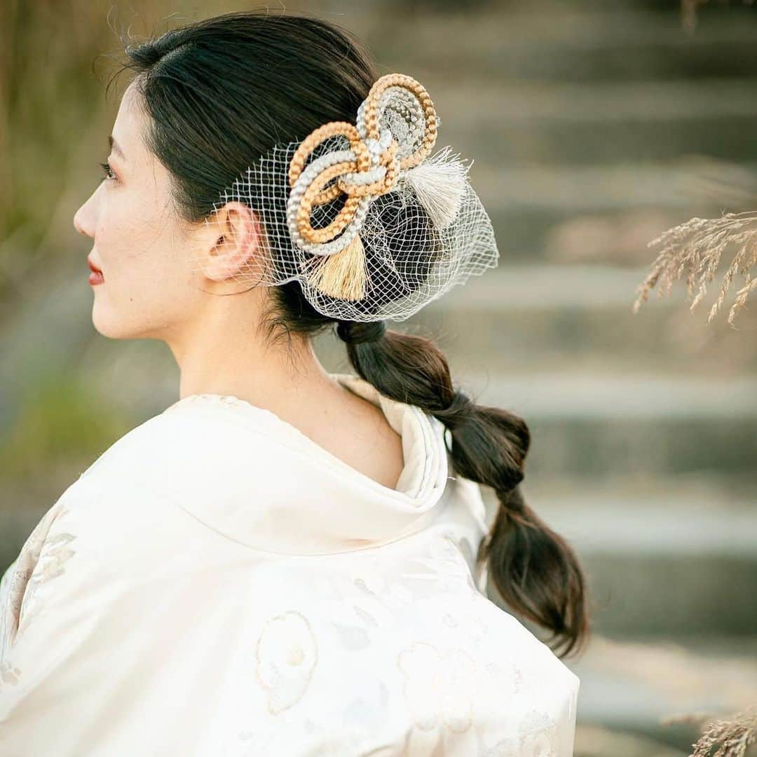 ARCH DAYS Weddingsさんのインスタグラム写真 - (ARCH DAYS WeddingsInstagram)「【今日のコラム】和婚花嫁必見！白無垢や色打掛に合わせたい、オシャレな和装ヘア13選🦢﻿ ﻿ ﻿ _ _ _ _ _ _ _ _ _ _ _ _ _ _ _ _ _ _ ﻿ ﻿ ﻿ 今ふたたび大人気の和装ウェディング。﻿ ﻿ 前撮りや後撮りでも、白無垢や色打掛などの和装を選ぶ花嫁さんが増えてきましたよね♡﻿ ﻿ 先輩花嫁さんの、定番ではないオシャレな和装ヘアをご紹介します✨﻿ ﻿ ﻿ _ _ _ _ _ _ _ _ _ _ _ _ _ _ _ _ _ _﻿ ﻿ ﻿ ▽記事に飛ぶには﻿ ストーリーズからリンクをチェック﻿ ﻿ ﻿ -----﻿ ﻿ ﻿ DIYコラムのモデルになってくれる花嫁さんを大募集🤍﻿ ﻿ @archdays_weddings をフォロー＋ #archdays花嫁 をつけて投稿するだけで応募完了！﻿ ﻿ ARCH DAYSのプロフィールブックやウェルカムボードなど、DIYコラムのモデルさんとして、編集部からお声がけをさせていただきます💄﻿ ﻿ 沢山のご応募お待ちしています♩﻿ ﻿ ﻿ -----﻿ ﻿ ﻿ ▽ARCH DAYSトップページはこちらから☑︎﻿ @archdays_weddings﻿ プロフィールのリンクから﻿ ﻿ ▽KIDS & BABYのパーティーアイディアはこちら☑︎﻿ @archdays﻿ ﻿ ﻿ -----﻿ ﻿ ﻿ ARCH DAYSに会員機能ができました💁‍♀️﻿ ﻿ 気になる記事や写真をクリップして、もっと便利に！自分だけのページを作れます📎﻿ ﻿ また、会員登録をしてマイページからパートナーを招待すれば、2人でイメージを共有可能に♩﻿ ﻿ ﻿ -----﻿ #archdays #archdays_wedding #アーチデイズ #アーチデイズウェディング #和装ヘア #和装 #和装ヘアアレンジ #和装結婚式 #和装婚 #和装花嫁 #和装ヘアスタイル #和装髪飾り #和装ウェディング #和装髪型 #和装洋髪 #白無垢 #白無垢ヘア #白無垢花嫁 #白無垢髪飾り #和婚 #和婚花嫁 #和婚ヘア #和婚花嫁さんと繋がりたい#花嫁ヘア #花嫁ヘアスタイル #花嫁ヘアアレンジ#ウェディングヘア #プレ花嫁 #卒花嫁﻿ -----」1月16日 19時04分 - archdays_weddings