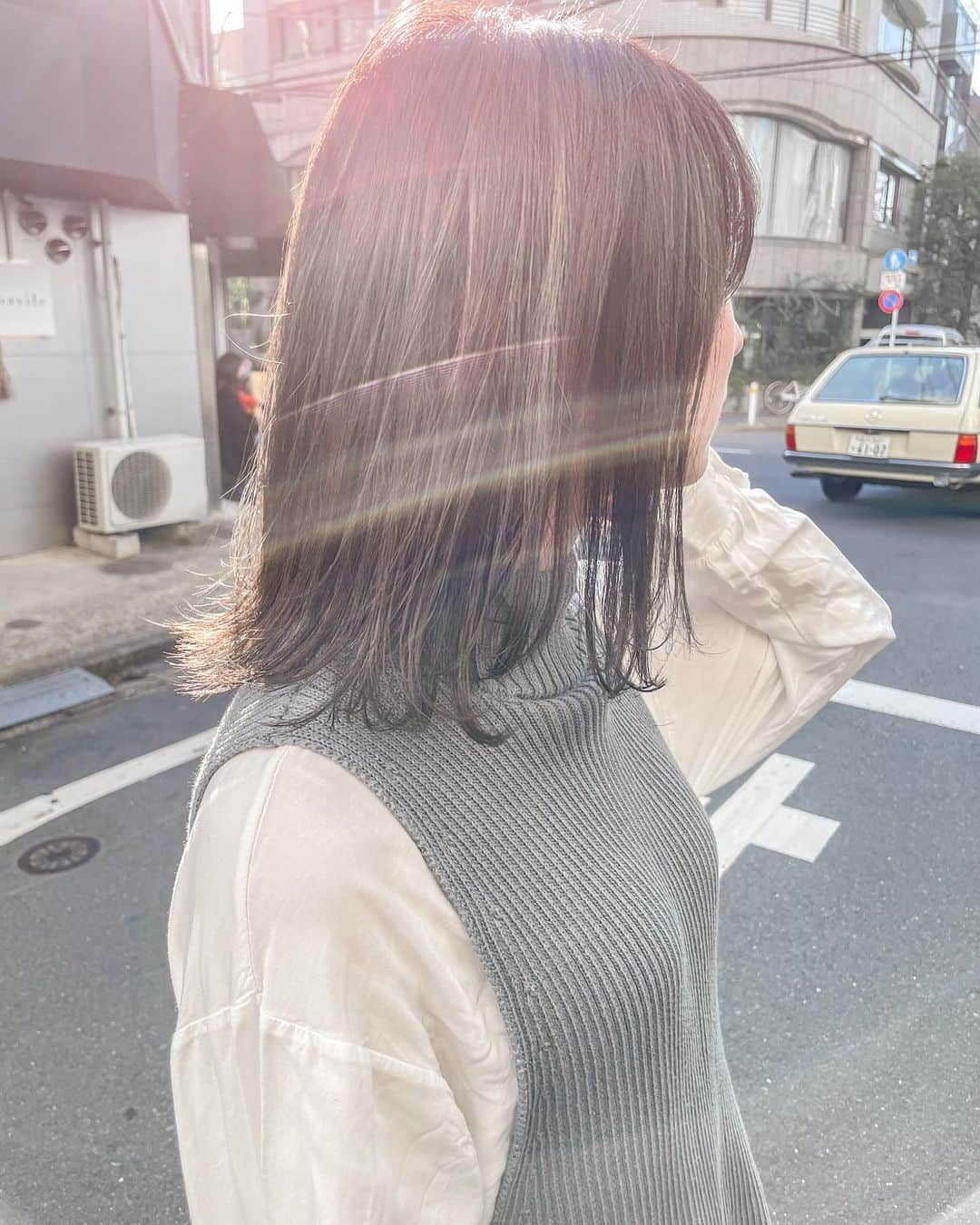 瀬口かなさんのインスタグラム写真 - (瀬口かなInstagram)「@navile.hair で髪色変えました🤍﻿ くすみグレージュにハイライトいれたよ〜！﻿ ﻿ 色落ちしても派手すぎないカラーにしてもらった！！！きゃー！﻿ ﻿ ﻿ 色落ちももはや楽しみ✌️﻿ ﻿ ﻿ ブリーチなしでこのくすみ感はホント天才👏✨﻿ ﻿ ﻿ @ryota_navile さま、いつもありがとうございます🙇‍♀️﻿ ﻿ ﻿ #ハイライト #ヘアカラー #グレージュ #ヘアスタイル #ミディアムヘア #ミディアムボブ #くすみカラー #haircolor #selfie #セルフィー #グレージュ」1月16日 19時04分 - seguchikana