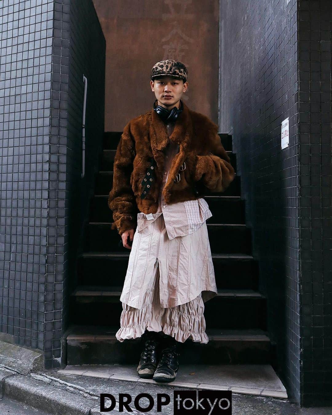 Droptokyoさんのインスタグラム写真 - (DroptokyoInstagram)「TOKYO STREET STYLE⁣⁣S Name: @_shionn_ @chi_hirose @jyoseii @keito_sodeno @y.una.ab  #streetstyle#droptokyo#tokyo#japan#streetscene#streetfashion#streetwear#streetculture#fashion#ストリートファッション#コーディネート ⁣⁣ Photography: @dai.yamashiro @yuri_horie_ @abeasamidesu」1月16日 19時05分 - drop_tokyo
