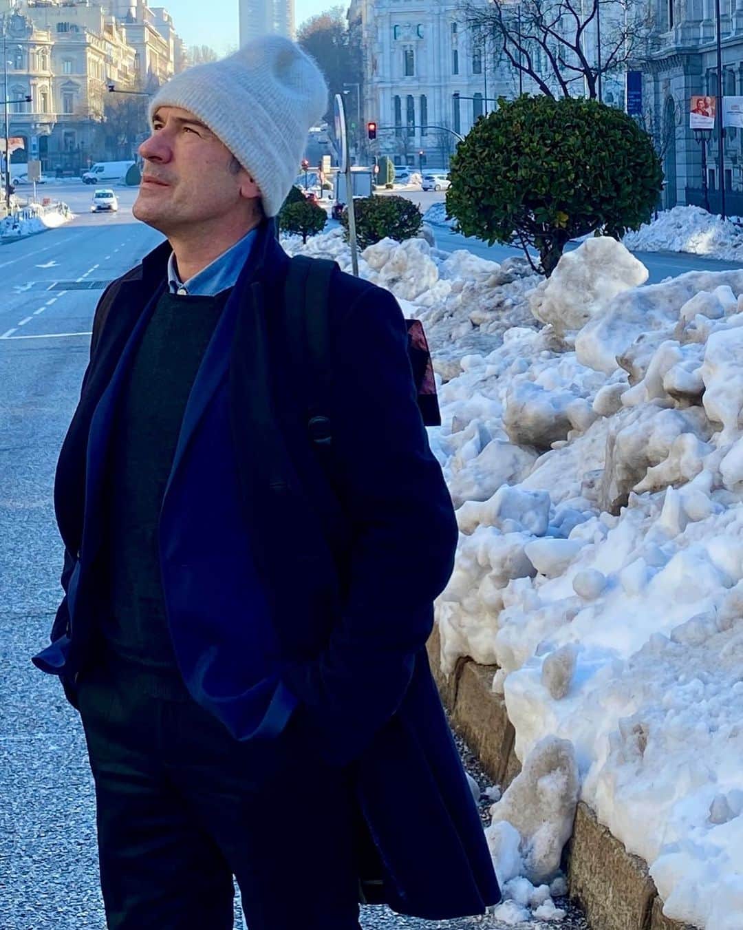 ガルシアマドリッドさんのインスタグラム写真 - (ガルシアマドリッドInstagram)「Tras la nieve viene el hielo. La calle Alcalá a las 10.45. Hoy azul royal, gris, negro y denim. Una combinación de texturas, materias y colores. La foto es de @dgarciacoronel #garciamadrid #cashmere #lana #warm #callealcala」1月16日 19時16分 - garciamadrid
