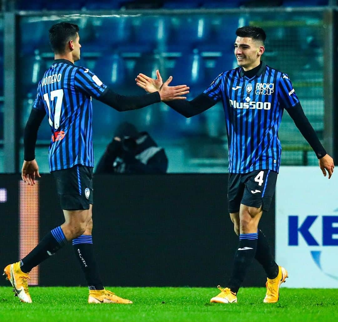 アタランタBCさんのインスタグラム写真 - (アタランタBCInstagram)「Weekend + Atalanta 😃 It's ⚫️&🔵 weekend time! 🤜🤛 ⠀ #GoAtalantaGo ⚫️🔵 #Atalanta #BergAMO #ForzaAtalanta #football」1月16日 19時21分 - atalantabc